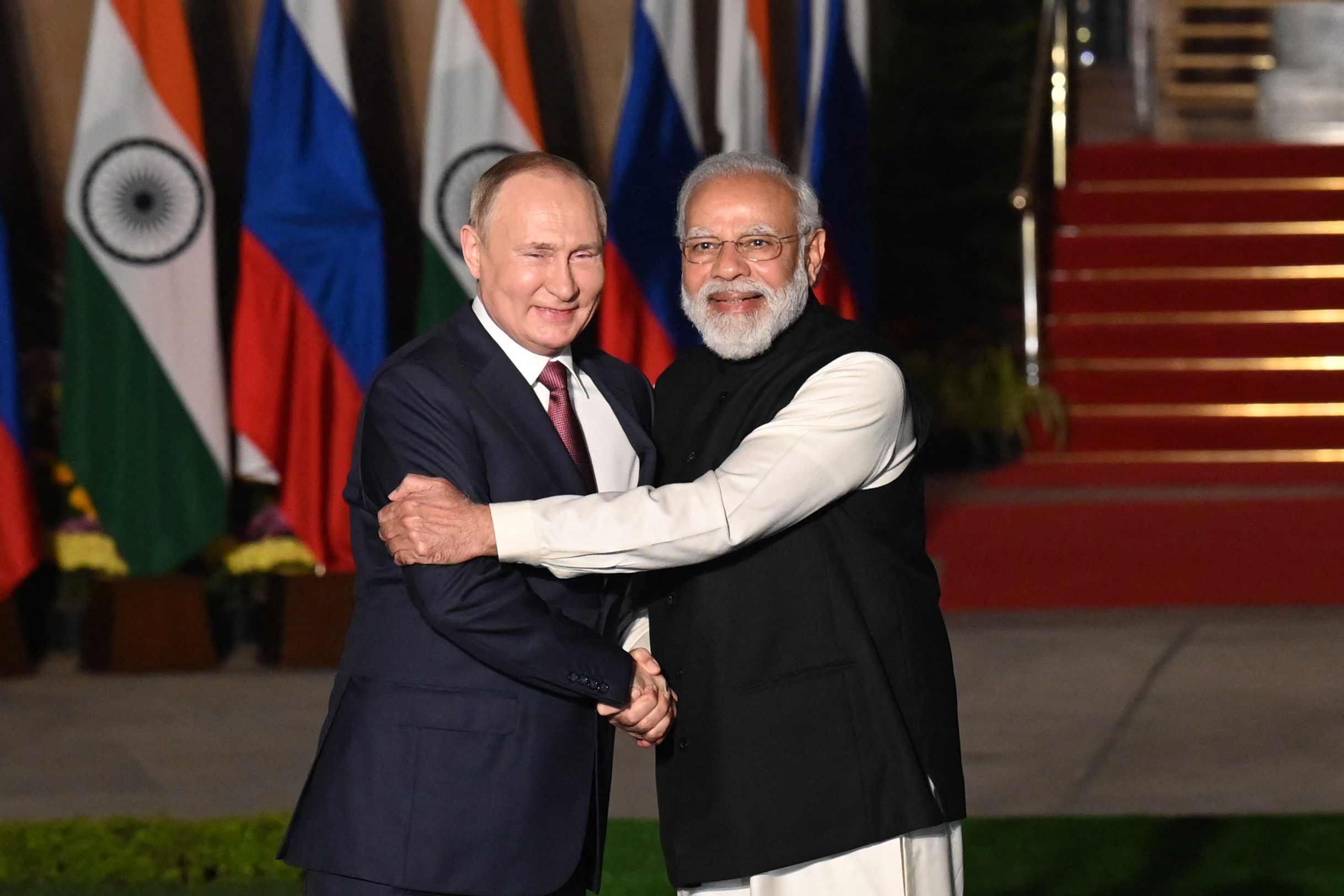 Indias statsminister Narendra Modi snakket nylig med Russlands president Vladimir Putin på telefonen. Her er de to sammen i 2021.