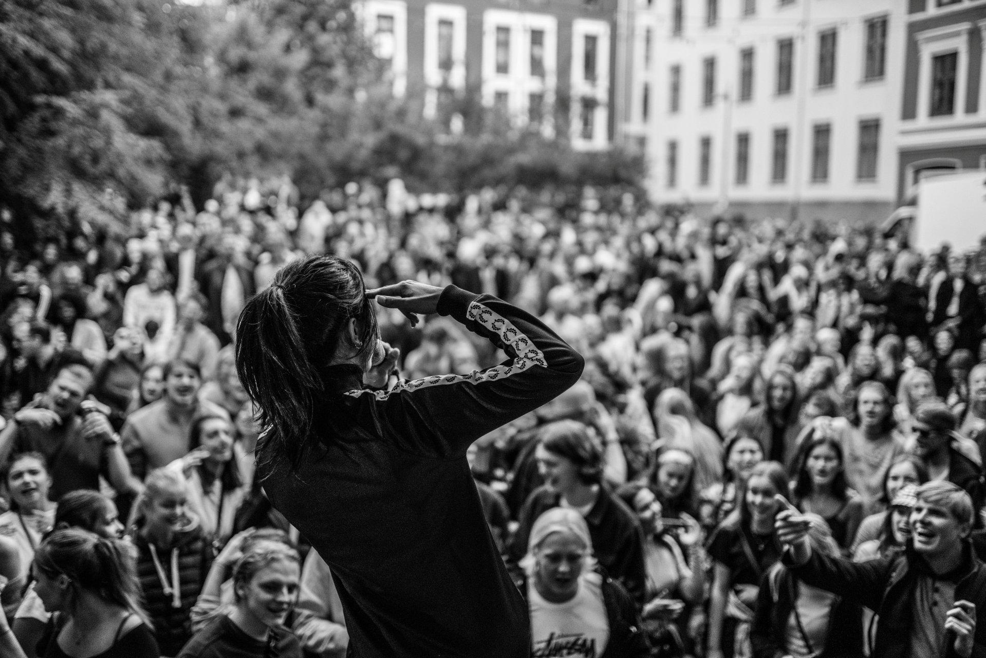 BRA OPPMØTE: I fjor var det opp mot 700 personer som møtte opp for å nyte musikk og vafler. FOTO: ORTENHEIM PHOTOGRAPHY