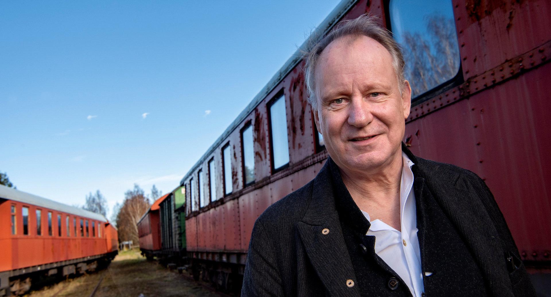 Stellan Skarsgård under innspillingen av "Out Stealing Horses" ved småbyen Åmål i Sverige.