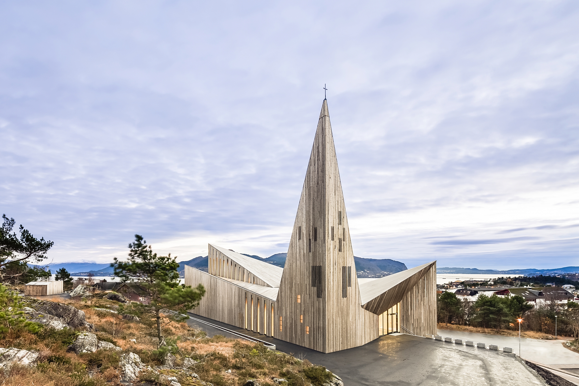 Knarvik kirke har høstet flere arkitekturpriser. 