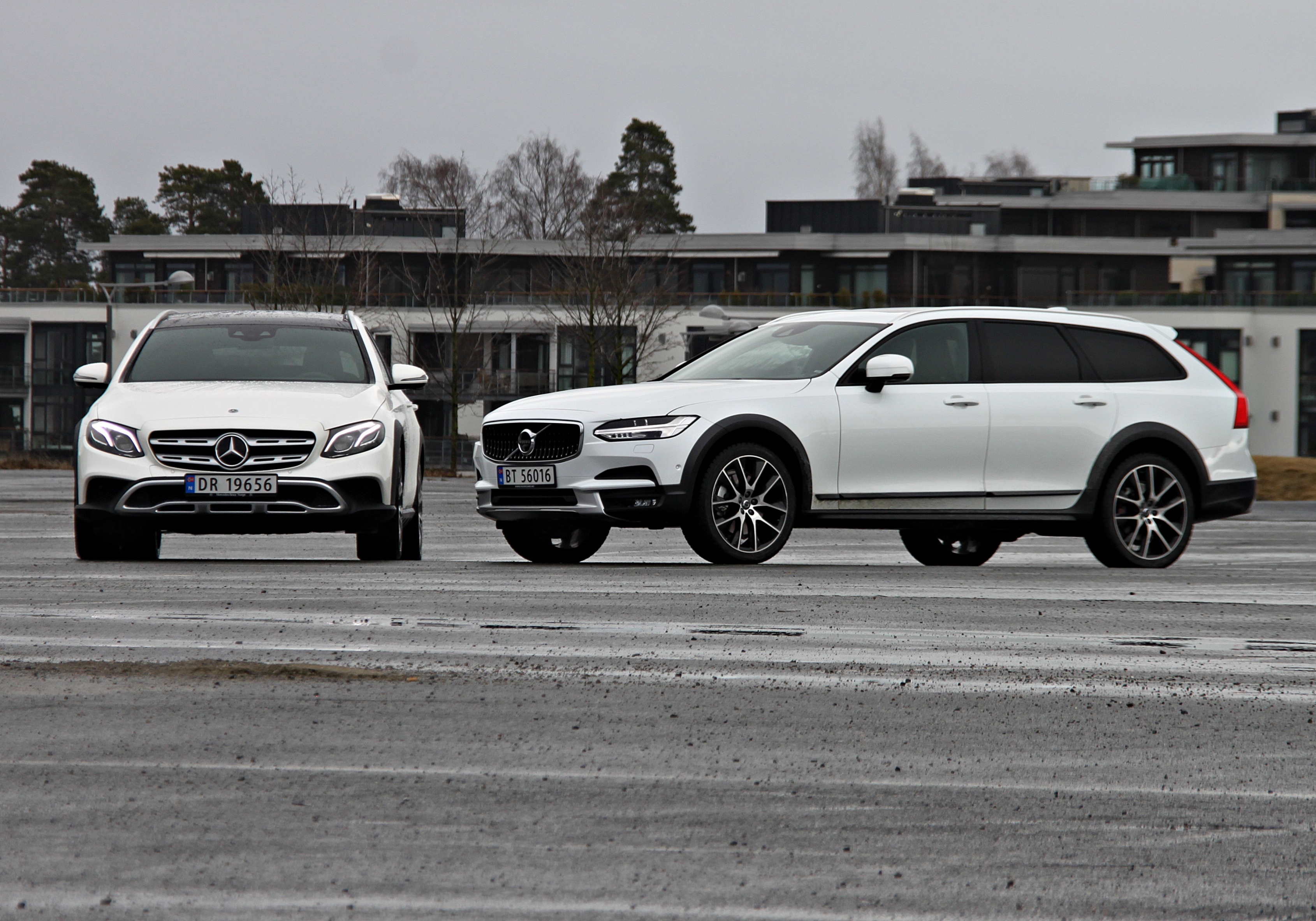 Mercedes-Benz E220 d All-Terrain og Volvo V90 Cross Country koster mer enn de fleste stasjonsvogner, men de leverer samtidig på et veldig høyt kvalitetsnivå.