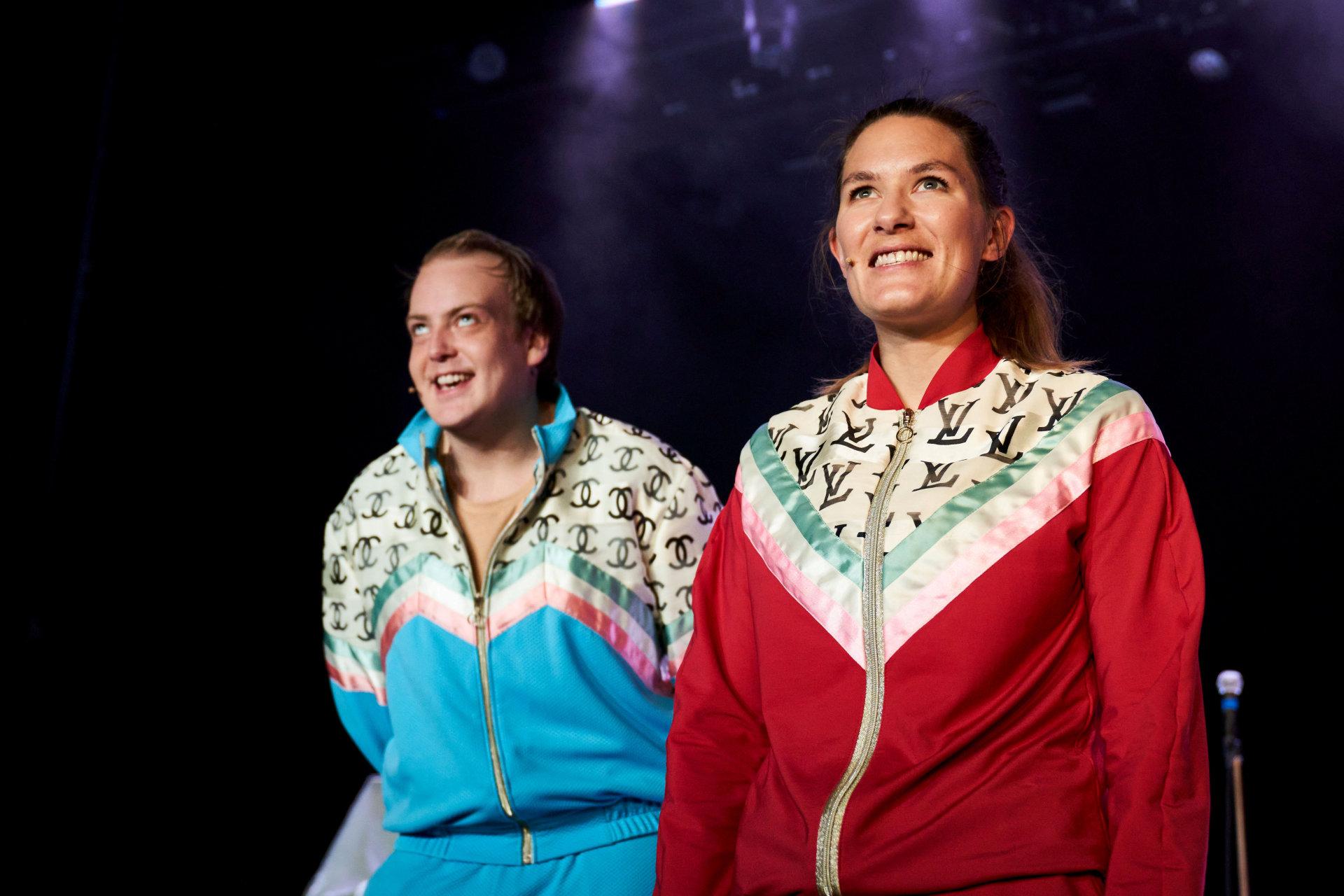 Helga Guren og Karl-Vidar Lende i «Happy Hour» på Rogaland Teater. Foto: Stig Håvard Dirdal