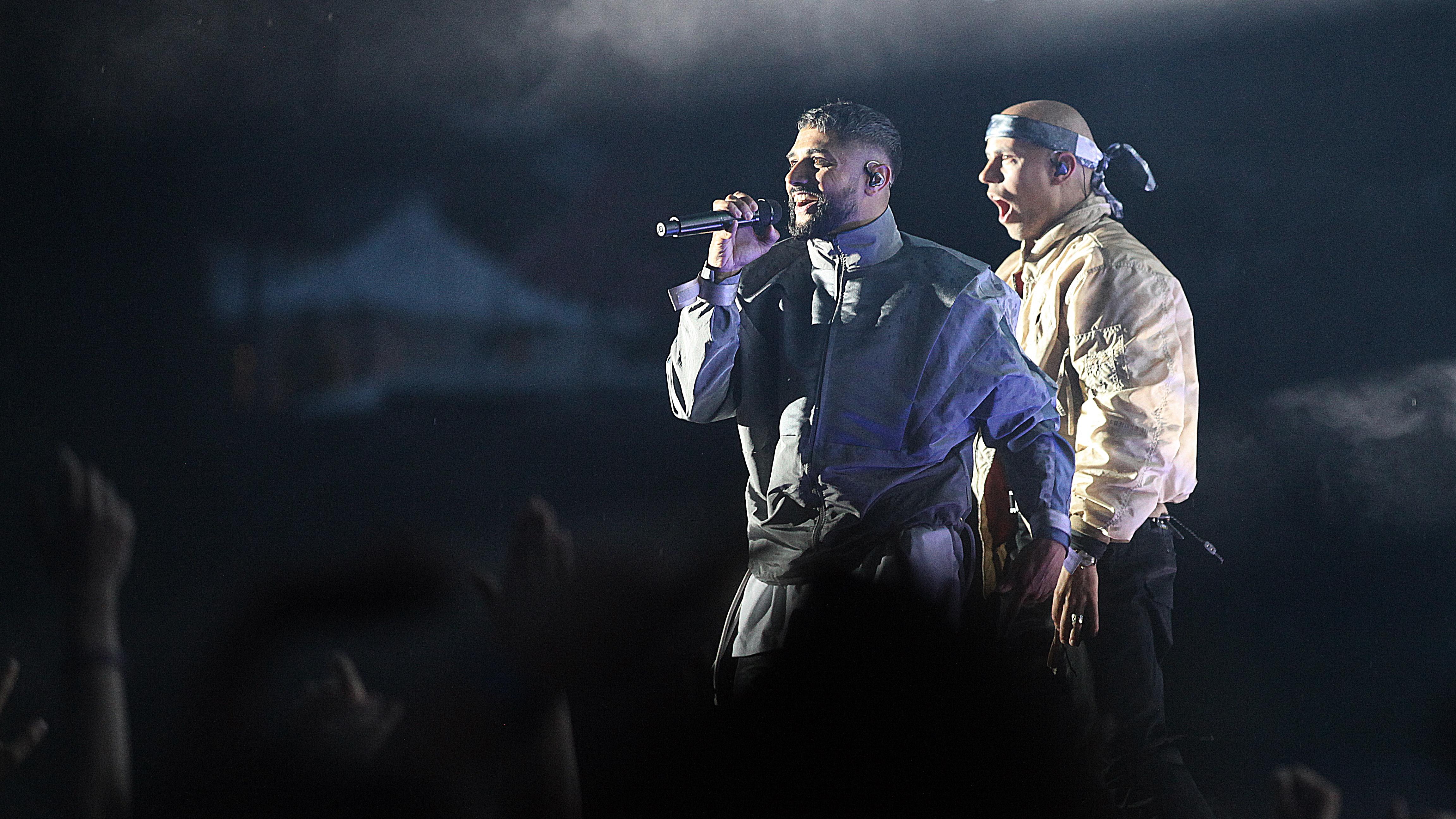 Karpe under konserten på Øyafestivalen 2019. Dior-jakka til Chirag ble stilt ut under Karpes intimforestilling på Festiviteten i Skien