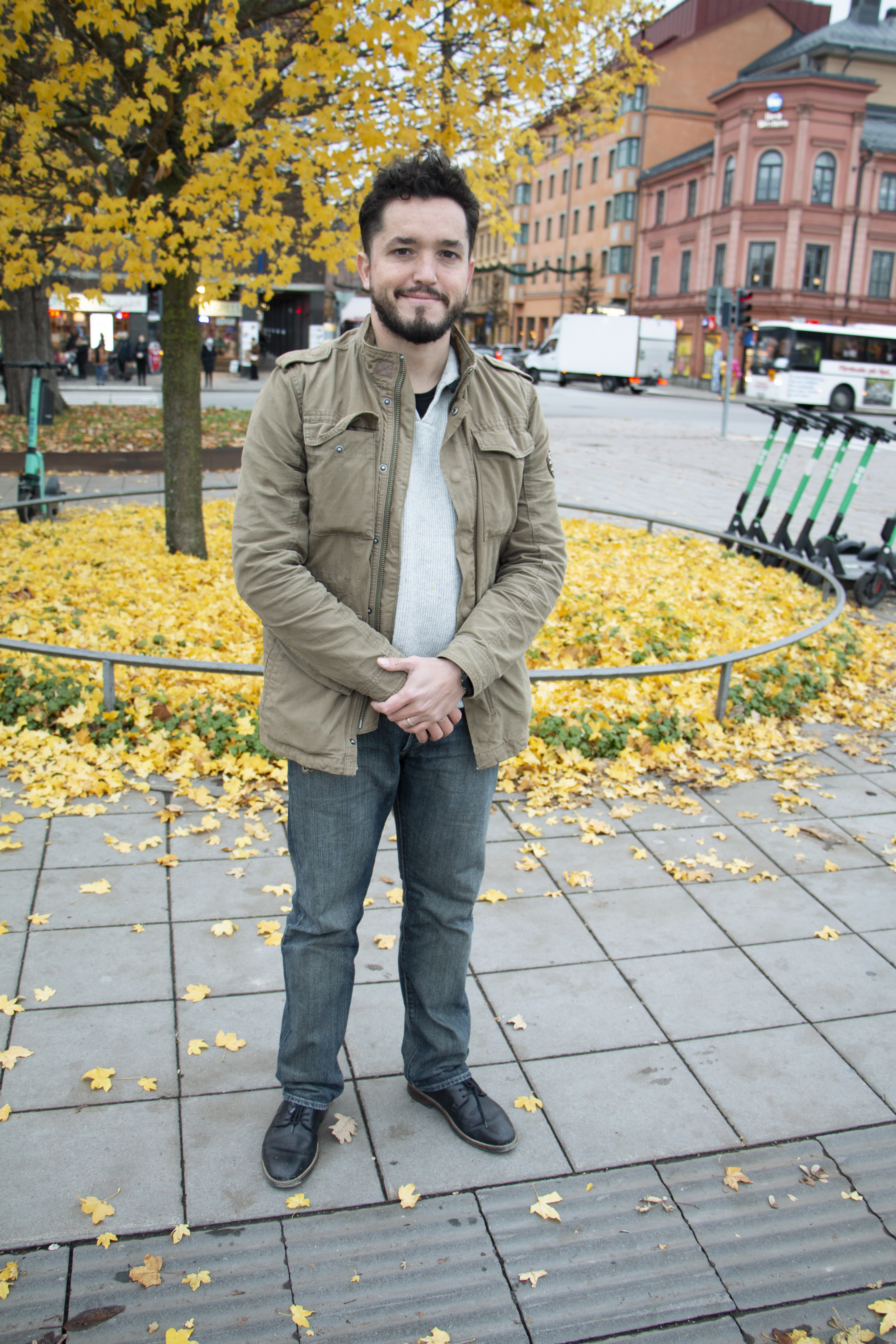 Émir Mahieddin, forskare och socialantropolog från Paris som specialiserat sig på den svenska pingströrelesen.