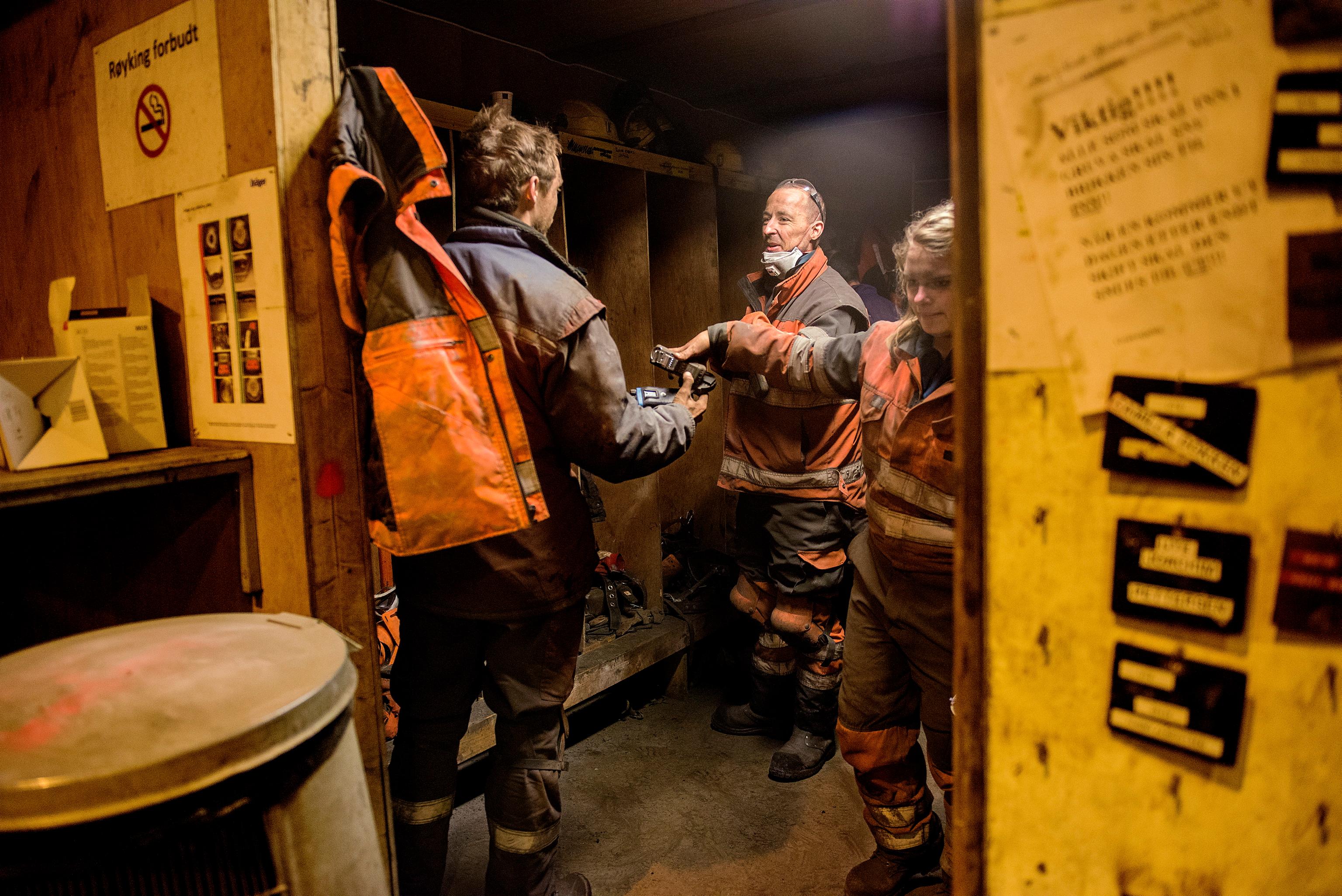 Reportasje om kulldrift i Longyearbyen. Store Norske sliter med underskudd. 

Longyearbyen