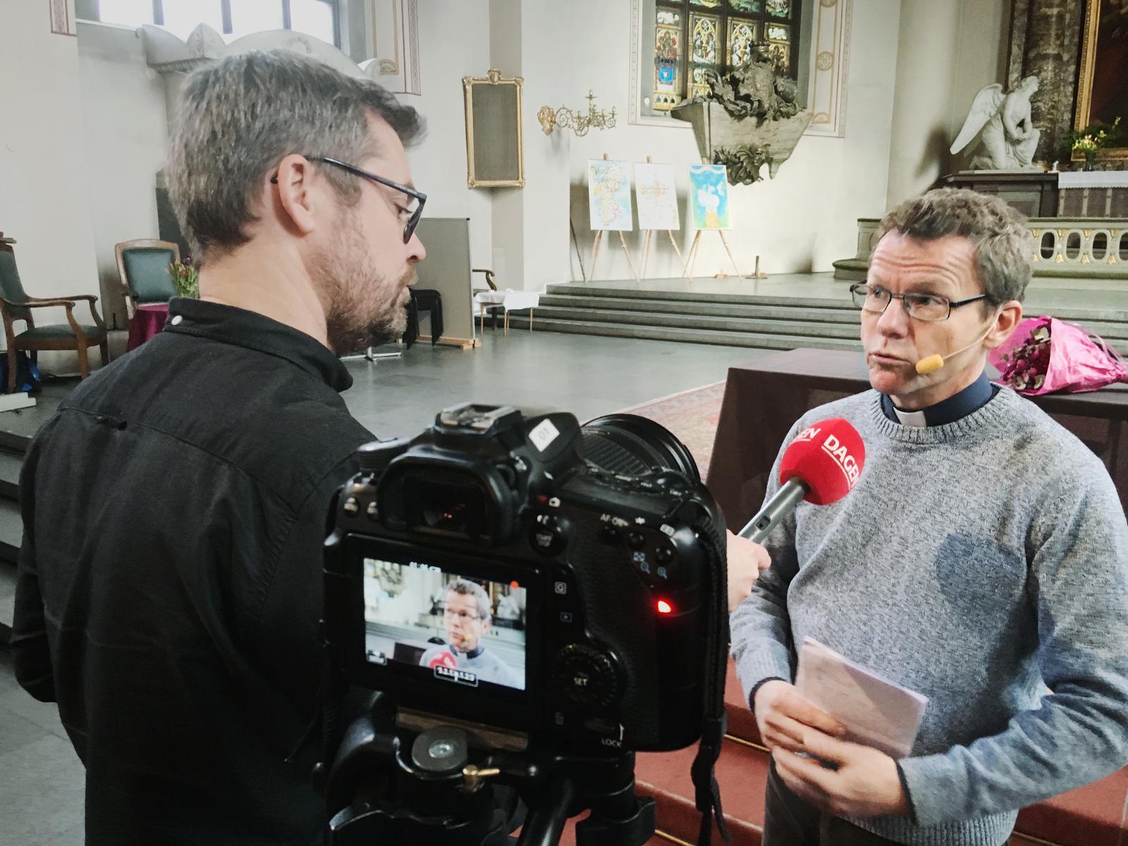 Stockholms biskop: Shivasång under yoga i kyrkan är inte okej