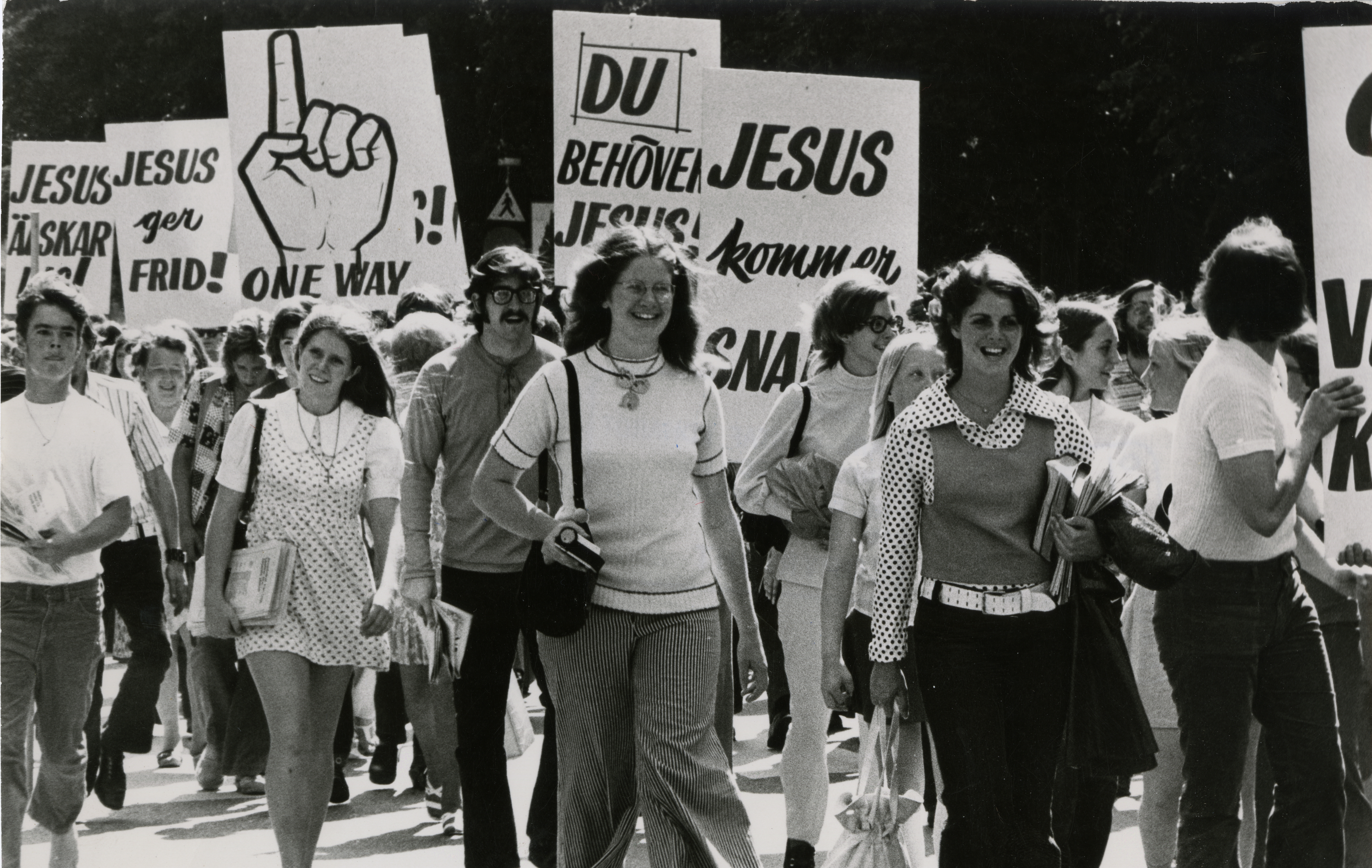 Demonstration. Du behöver Jesus. Jesus kommer snart. One way.