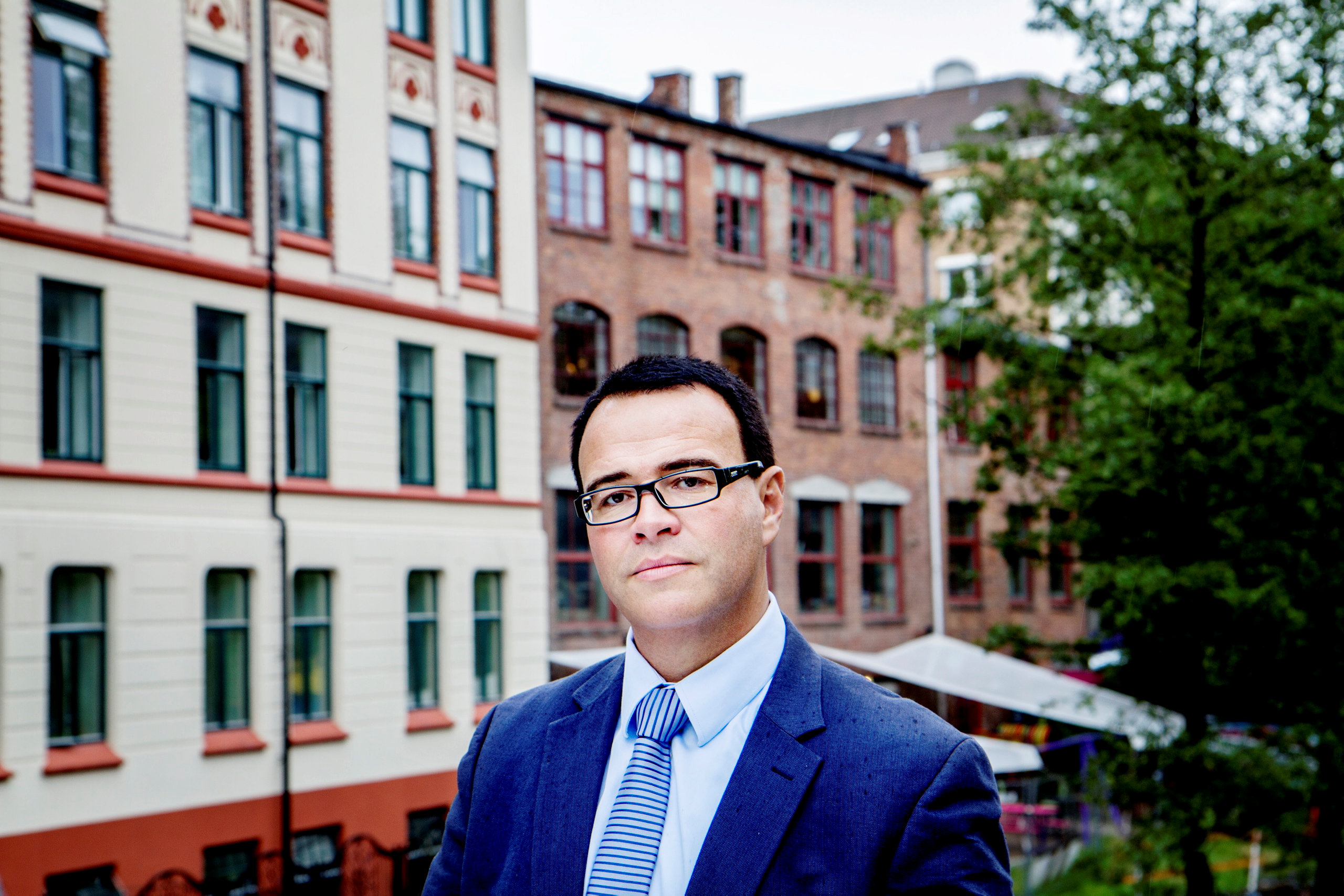 tenk nytt: Thomas Bartholdsen i Forbrukerrådet oppfordrer unge boligkjøpere til å fjerne skylappene. FOTO: MARTE GJÆRDE