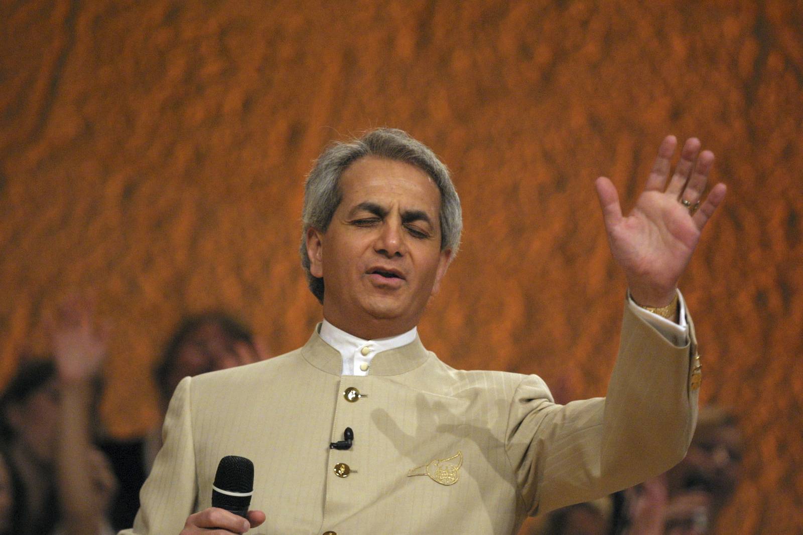 Benny Hinn utskriven efter hjärtbesvär