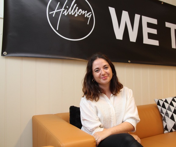 Rebecca Andreassen i Hillsong Egersund ønsker Filadelfia Egersund velkommen.