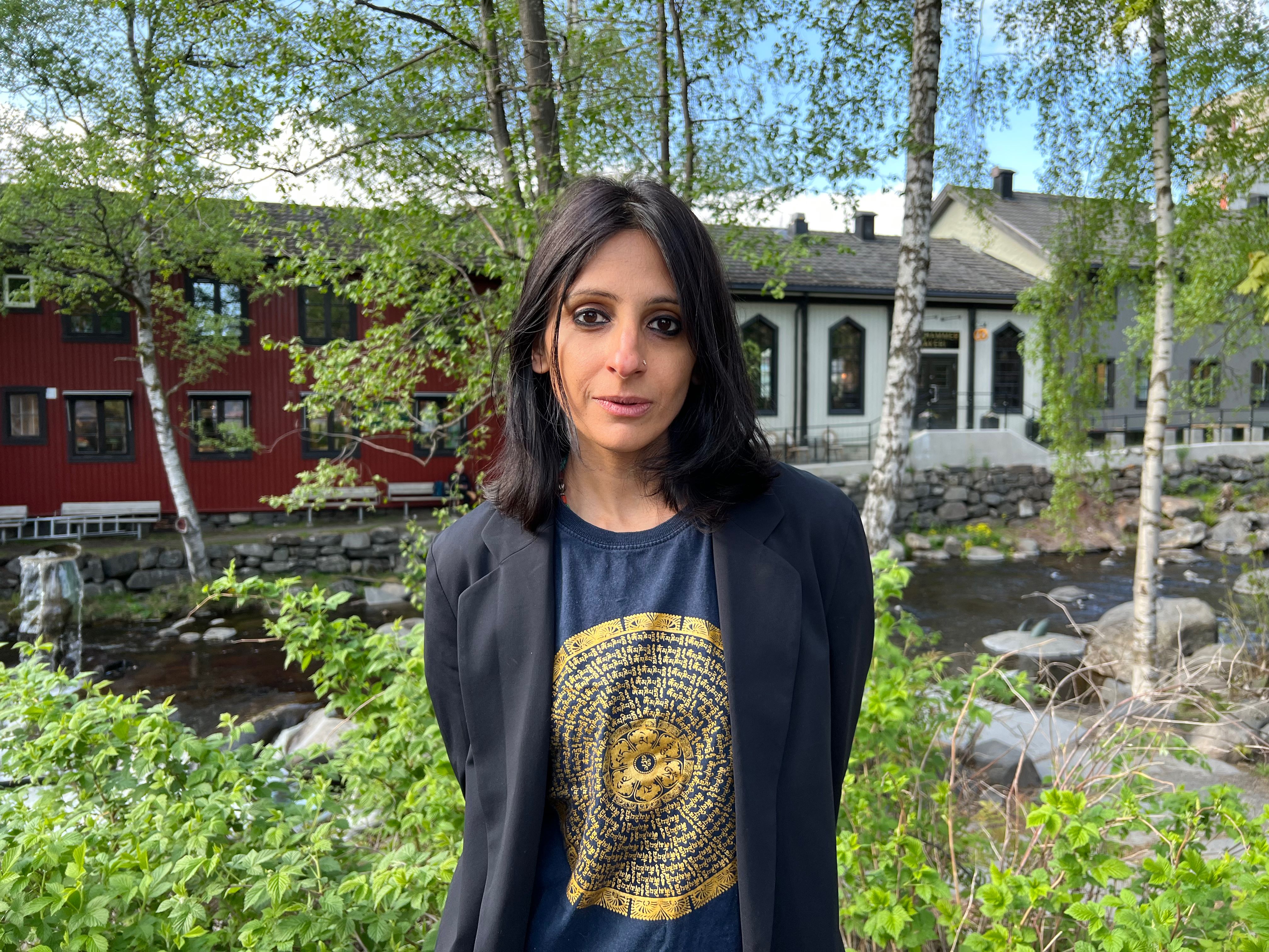 Deepti Kapoor besøkte Litteraturfestivalen på Lillehammer for å fortelle om folk og røvere – flest røvere – «I syndens tid».