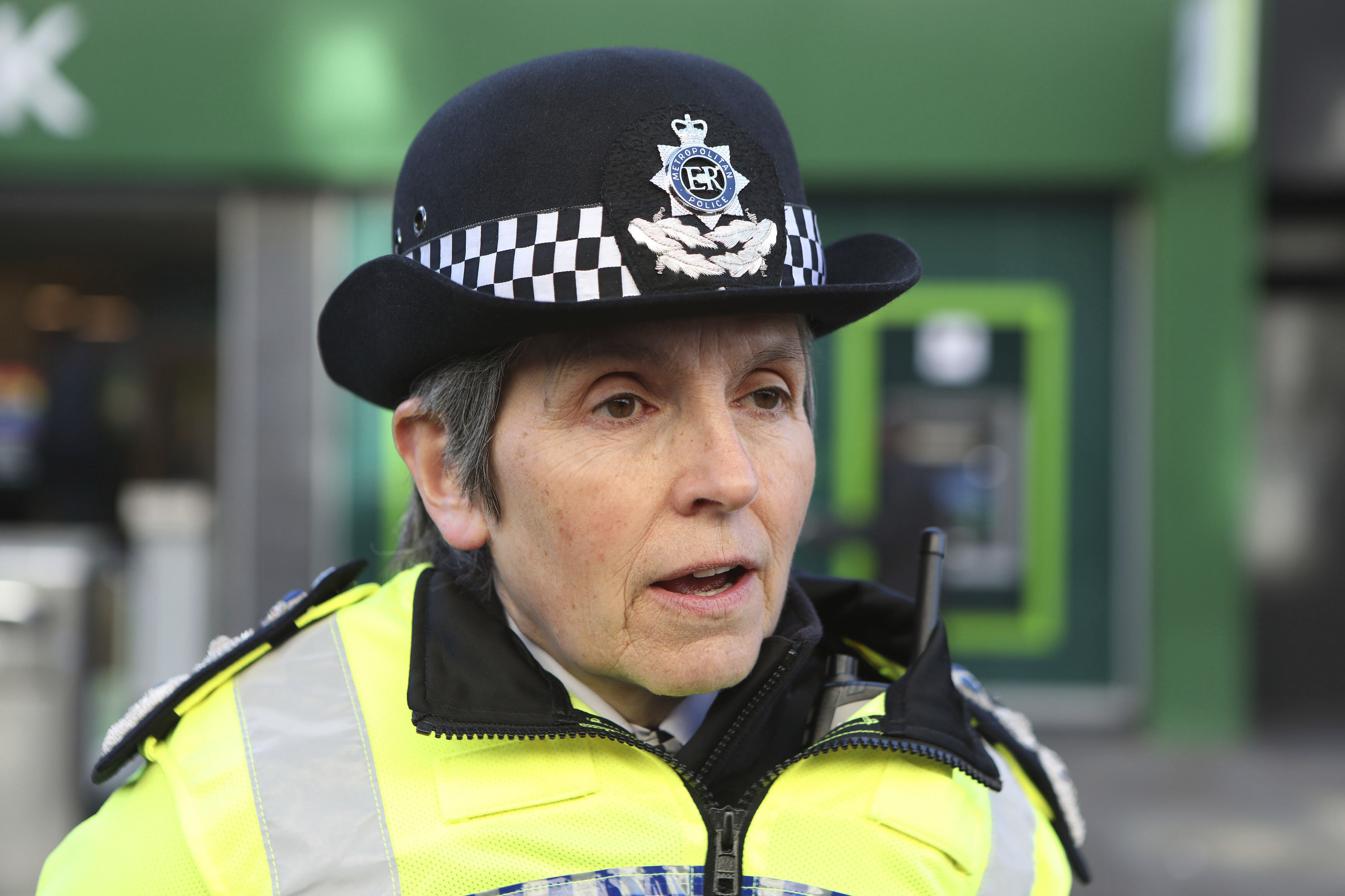 London-politiets øverste leder, kommisjonær Cressida Dick tok avstand fra skildringen av korrupte politifolk i den populære serien og hadde behov for å presisere at korrupsjon på ingen måte var så utbredt i  britisk politi som i  «Line of Duty».