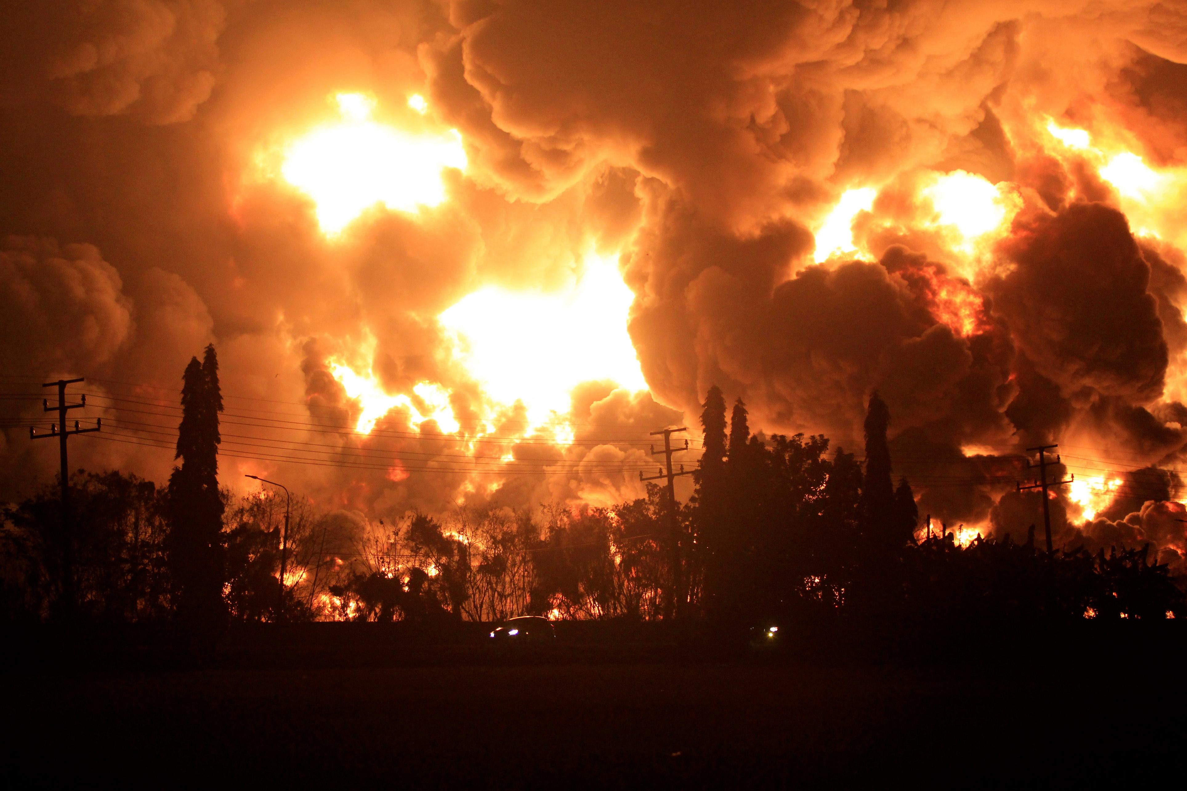 Stor brann i oljeanlegg i Indonesia