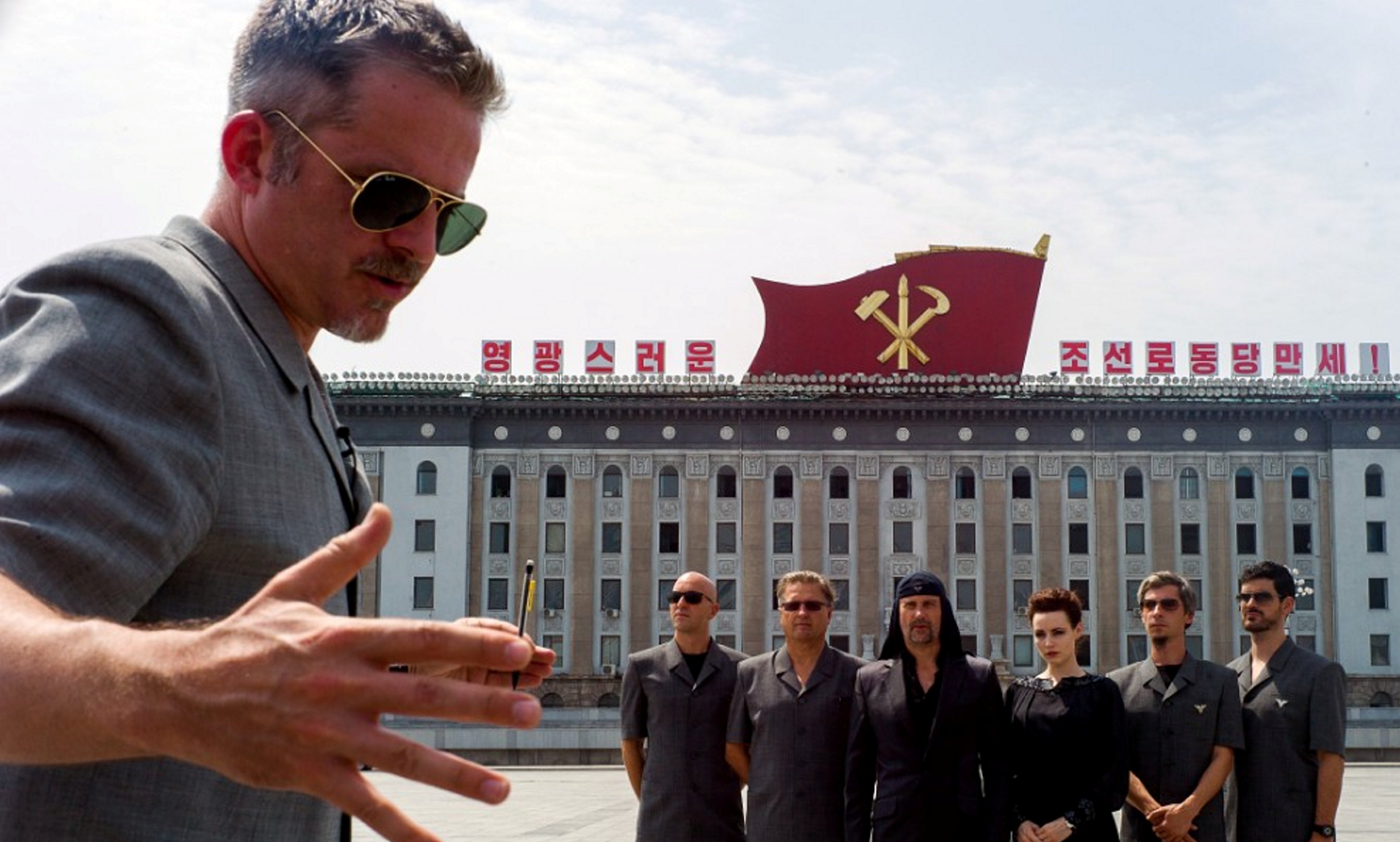 Morten Traavik og bandet Laibach fra innspillingen i Pyongyang.