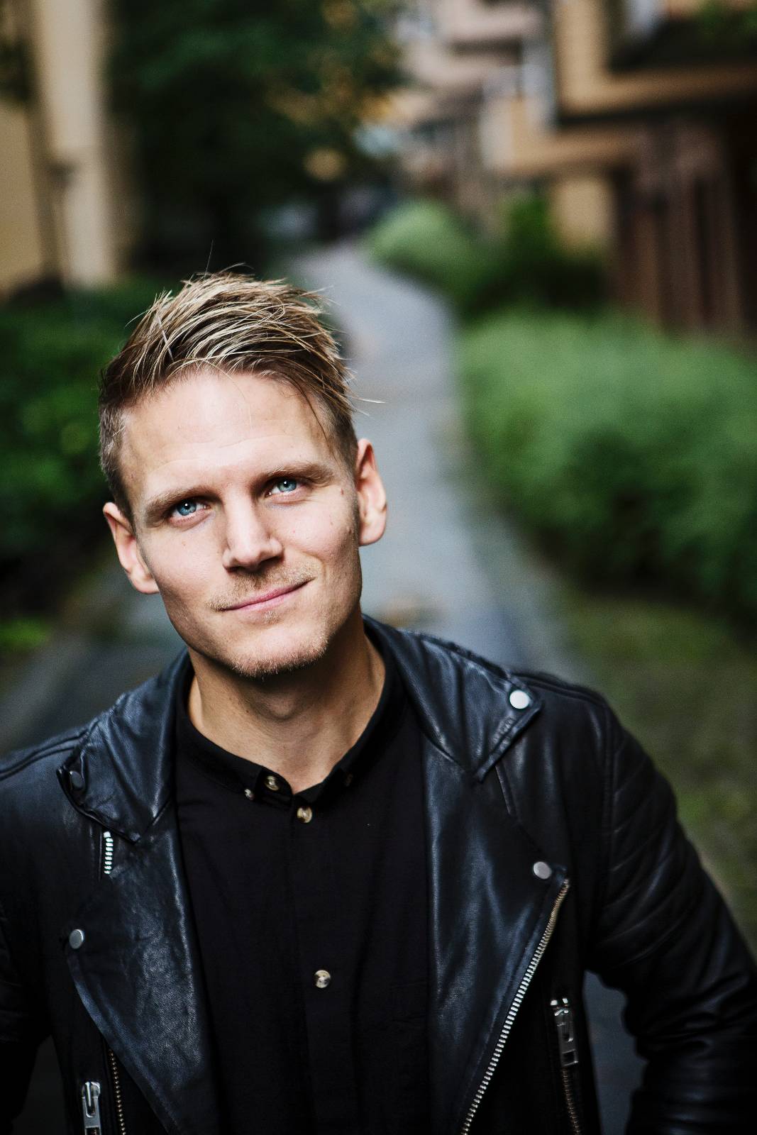 Känd från tv. ”Alla program som visats hittills tycker jag har varit bra, de har visat en ganska riktig bild av mitt liv”, säger pastor Josef Barkenbom.