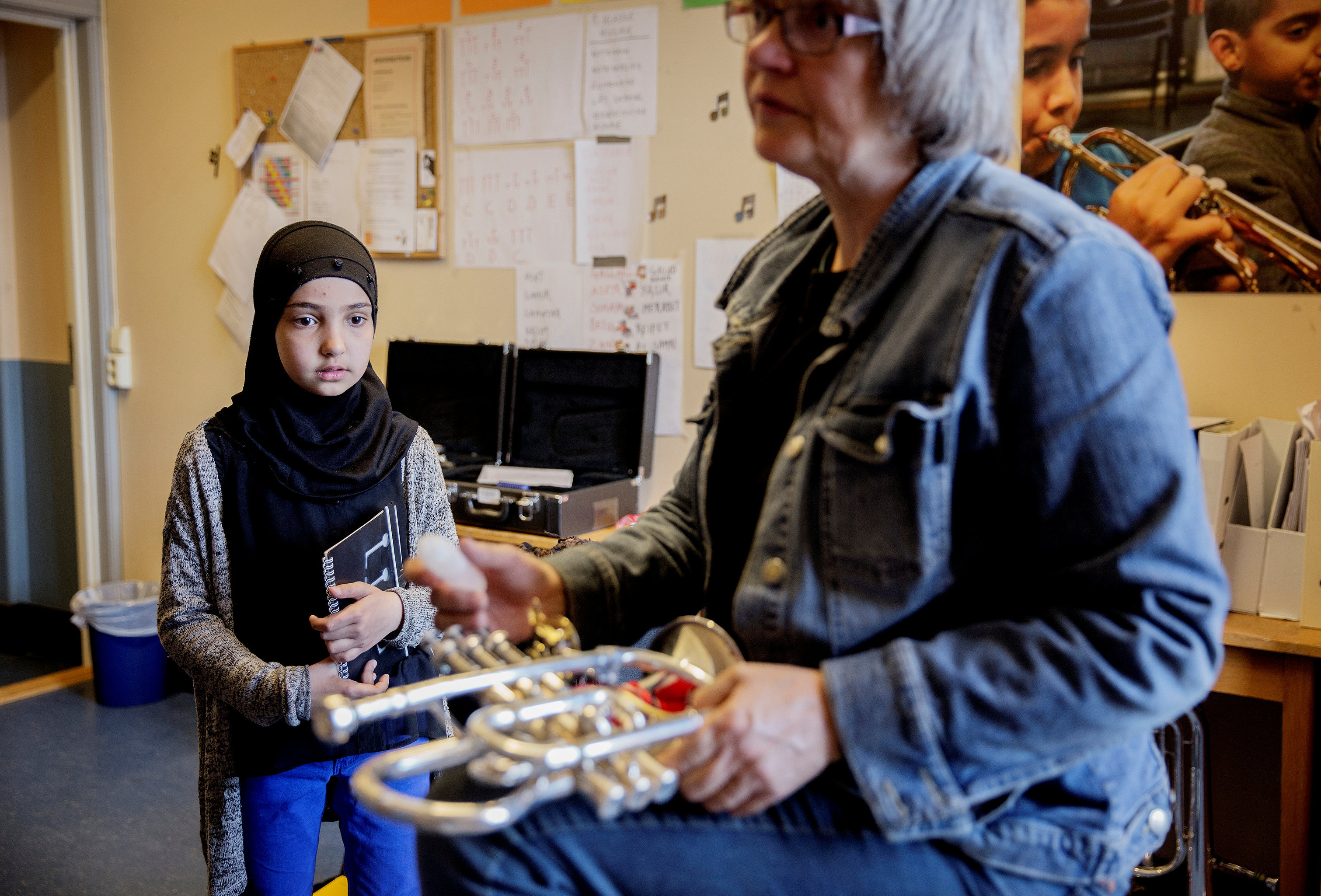 Lærer: Sissel Larsen har tidligere introdusert korps for en rekke skoler i Oslo. For seks år siden tok hun korpsmusikken til Tøyen skole. Her sammen med fjerdeklassing Ayran.