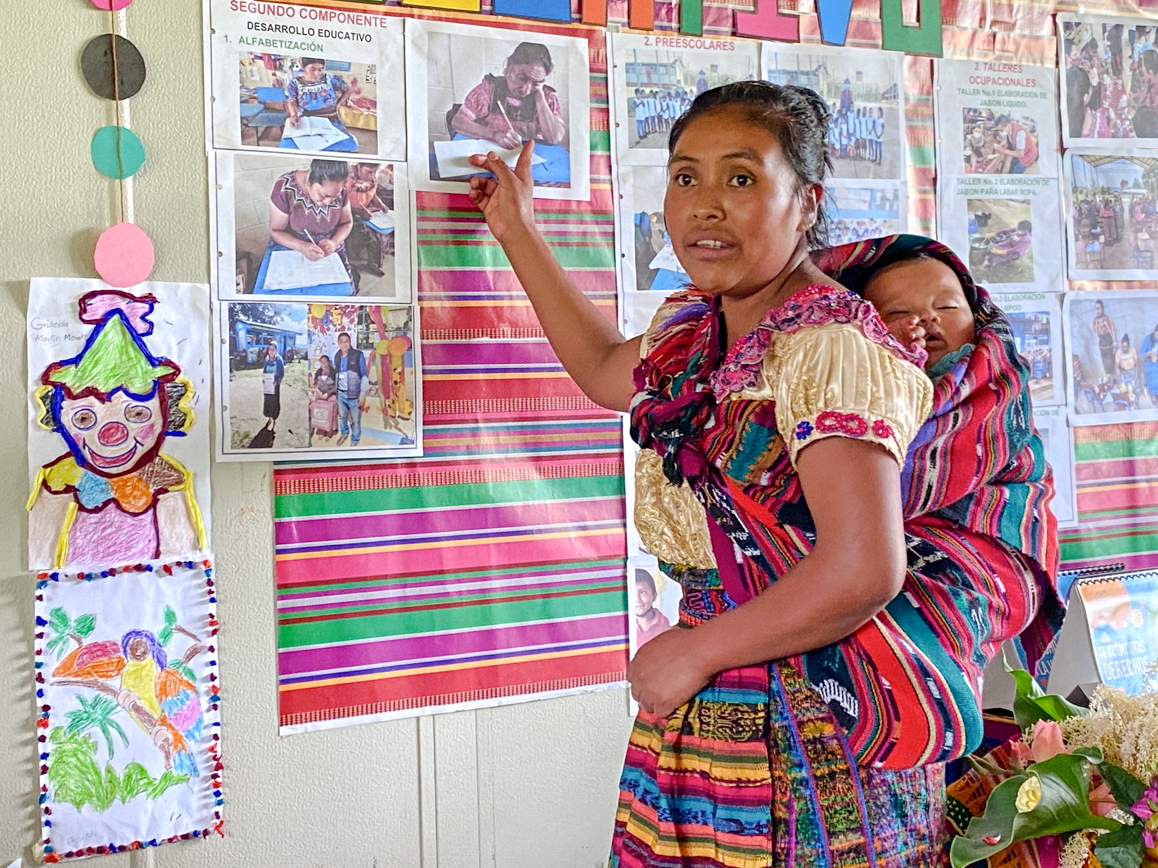 Kvinnomakt ska lyfta mayafolkets bergsbyar i Guatemala. Från alfabetiseringsprojekt stött av svenska Läkarmissionen.