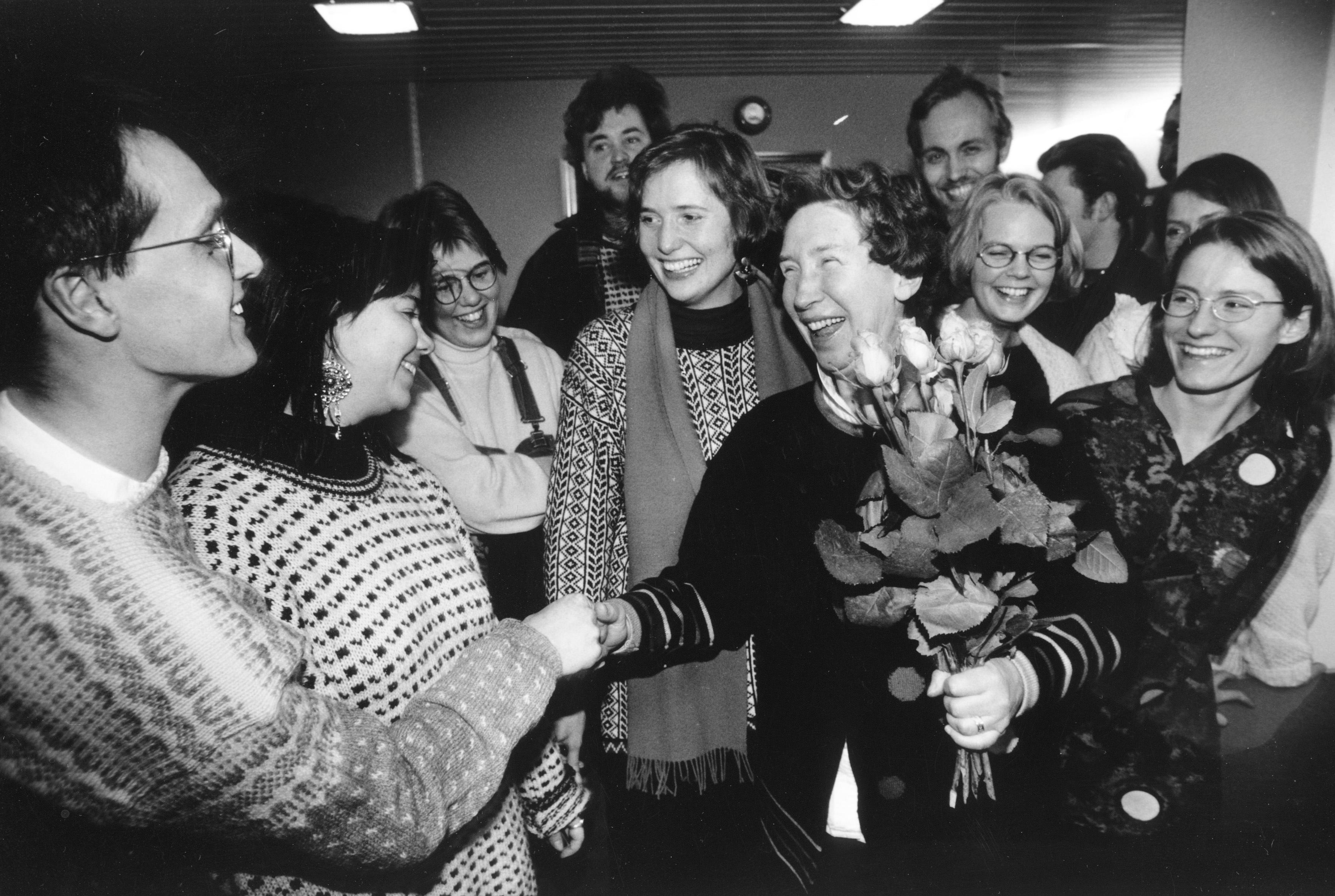 Den norske kirke, nyutnevnt biskop i Hamar, Rosemarie Køhn gratuleres på Teologisk fakultet på Universitetet i Oslo, 05.02.1993