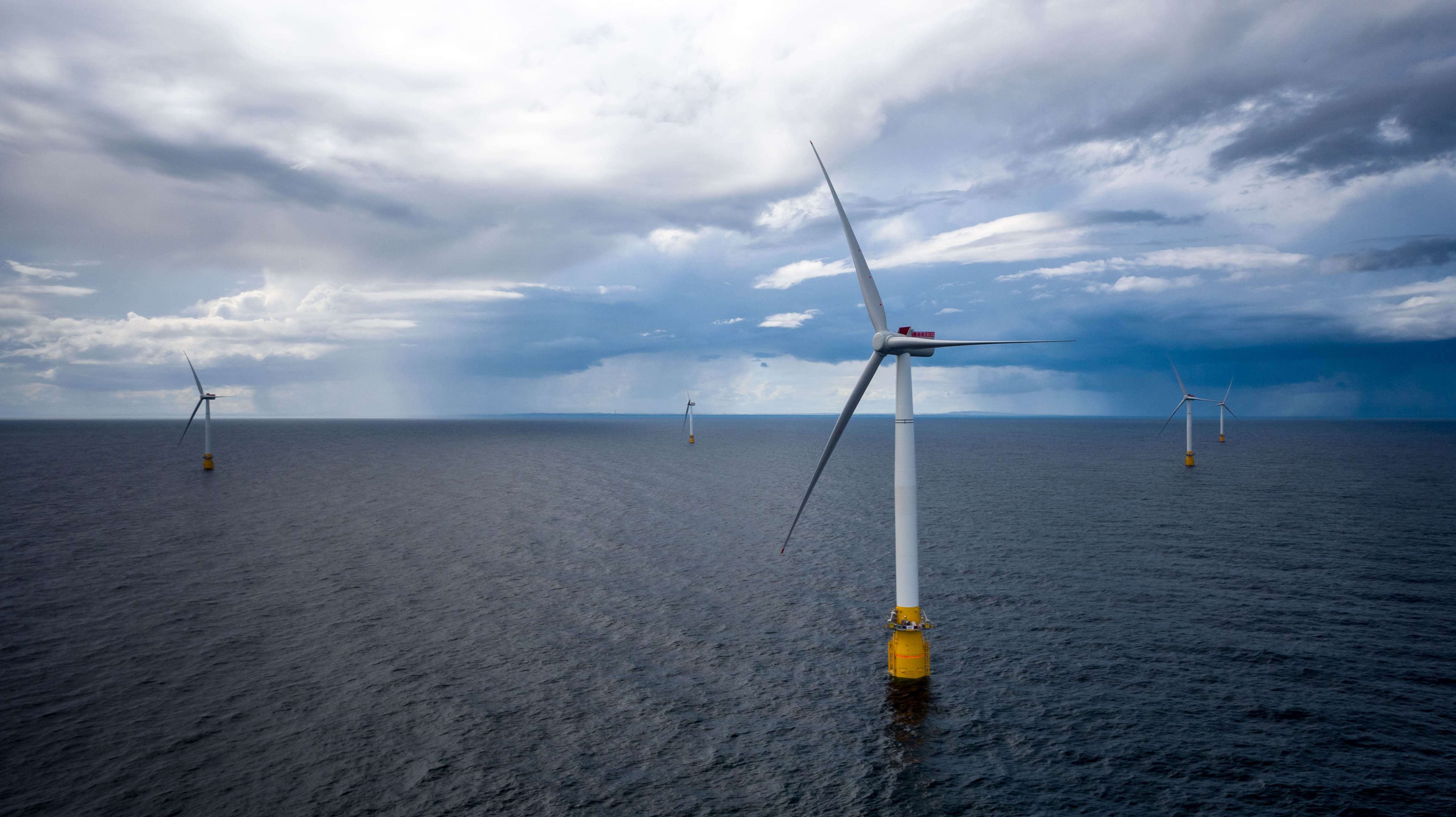 Vattenfall vil satse på havbasert vindkraft i Noreg. Her havvindmøller på Equinors Hywind Buchan vindmølleanlegg  utanfor Skottland. Foto: Øyvinf Gravås / Equinor / NTB / NPK