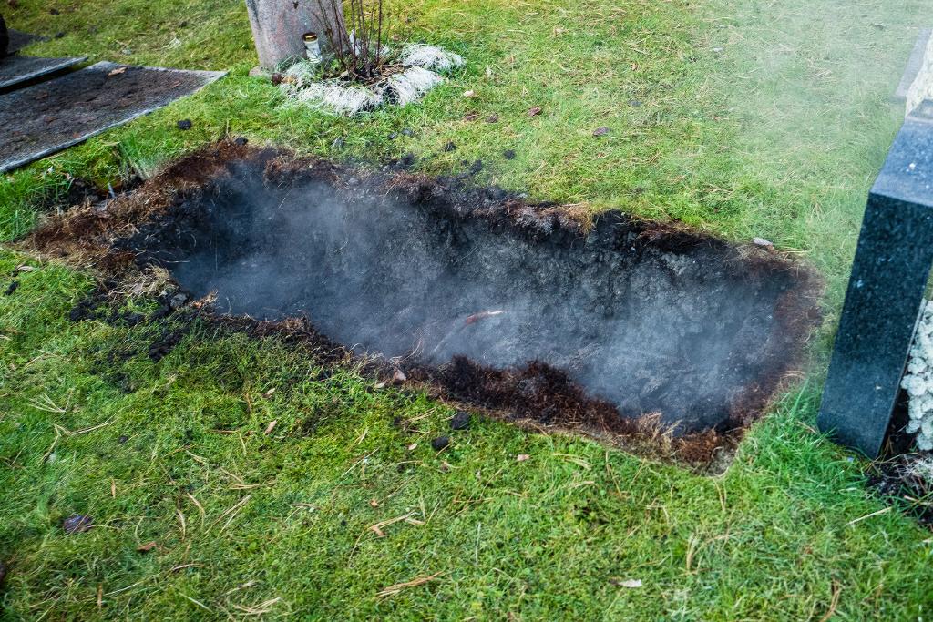 Denne graven har stått til tining i flere døgn.