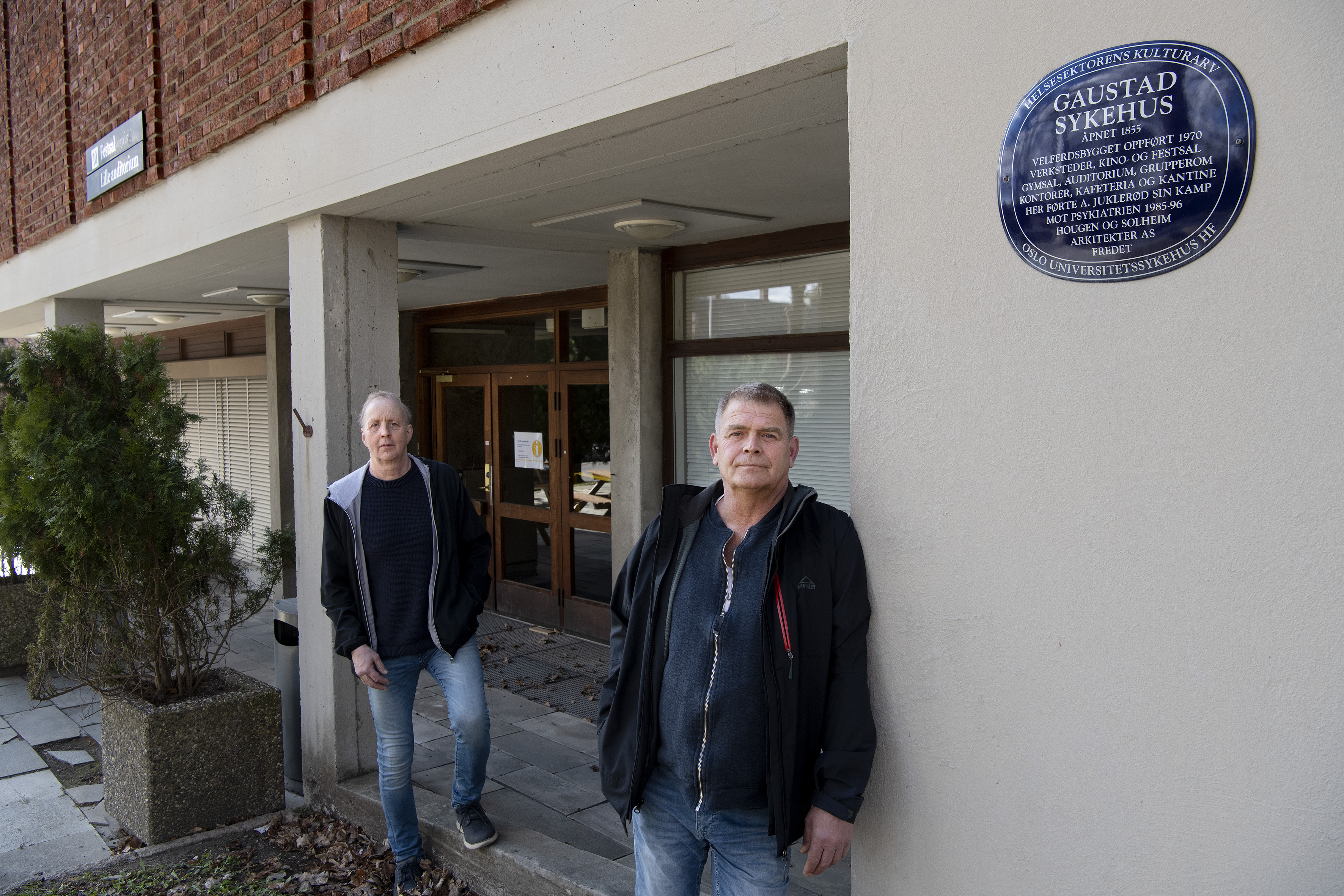 Gaustad sykehus. Bjørn Wølstad-Knudsen fra Fagforbundet og Svein Erik Urstrømmen fra NSF.