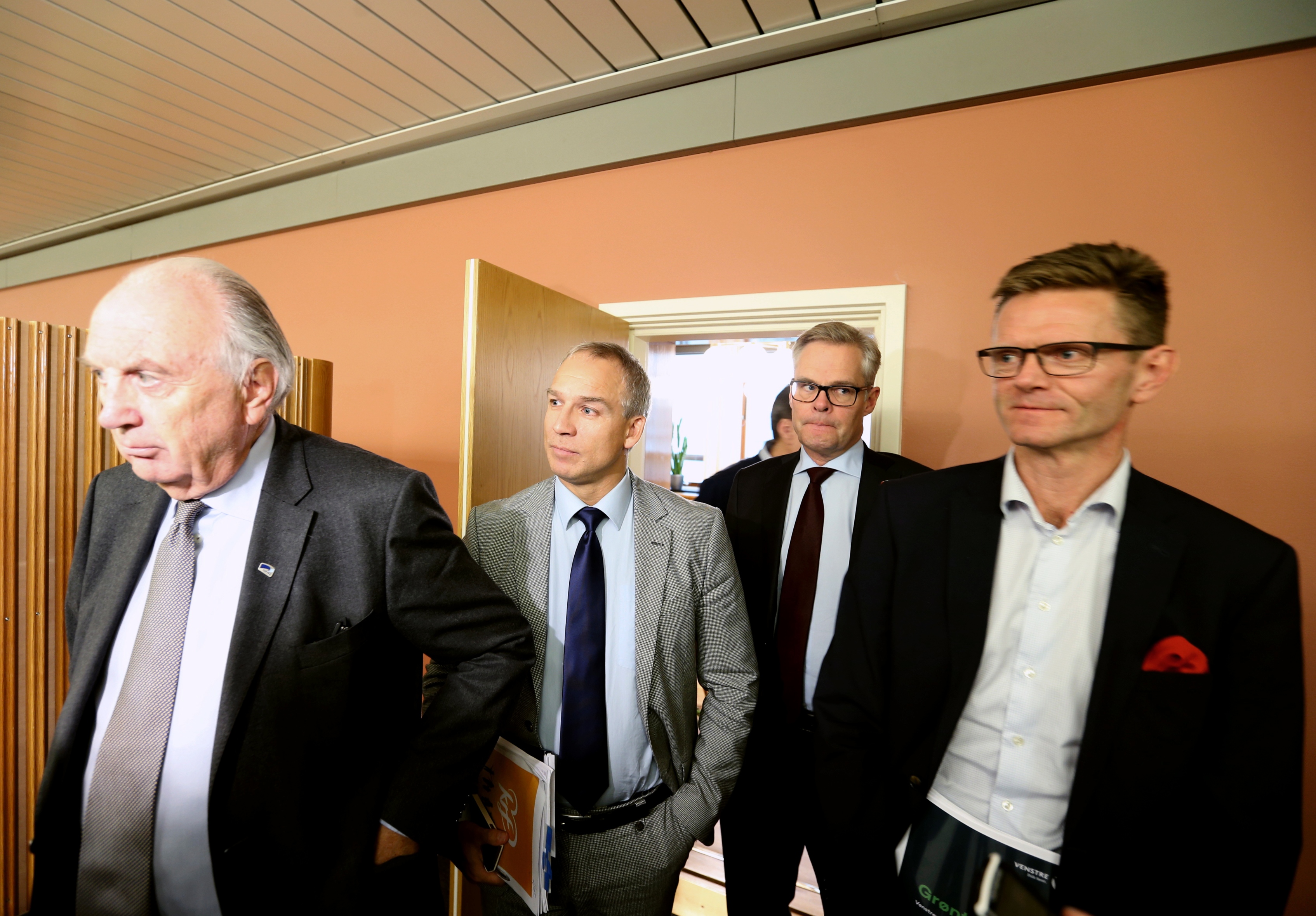 Svein Flåtten (t.v., H), Hans Olav Syversen (KrF), Hans Andreas Limi (Frp) og Terje Breivik (V) møtes trolig på nytt torsdag for å fortsette forhandlingene om statsbudsjettet for 2017.