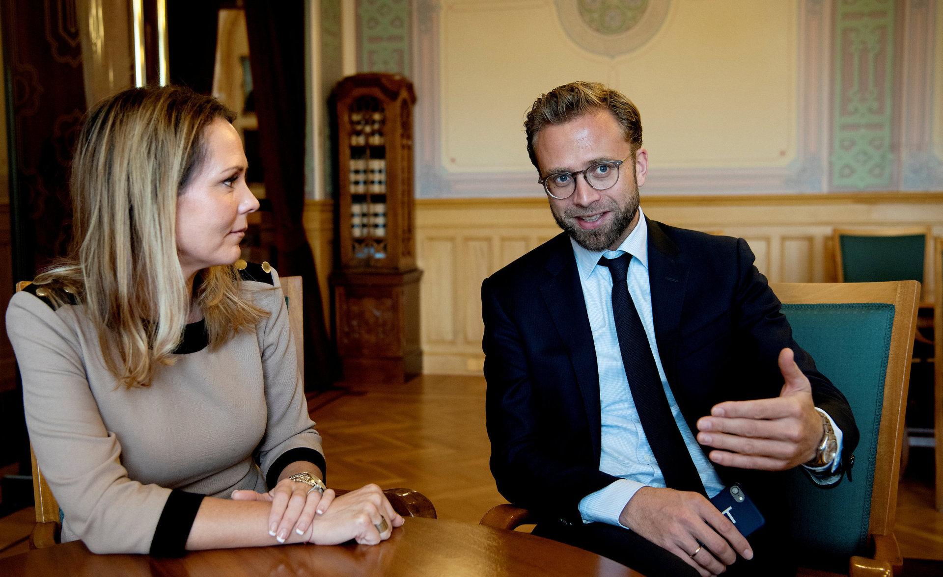 Gir penger: Likestillingsminister Linda Hofstad Helleland og utviklingsminister Nikolai Astrup presenterer satsingen på kvinners rettigheter og likestilling. FOTO: MIMSY MØLLER