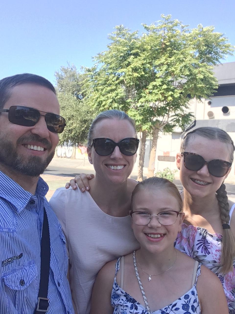 Familjen Pommer arbetar med bibelskolan Equip på Cypern.