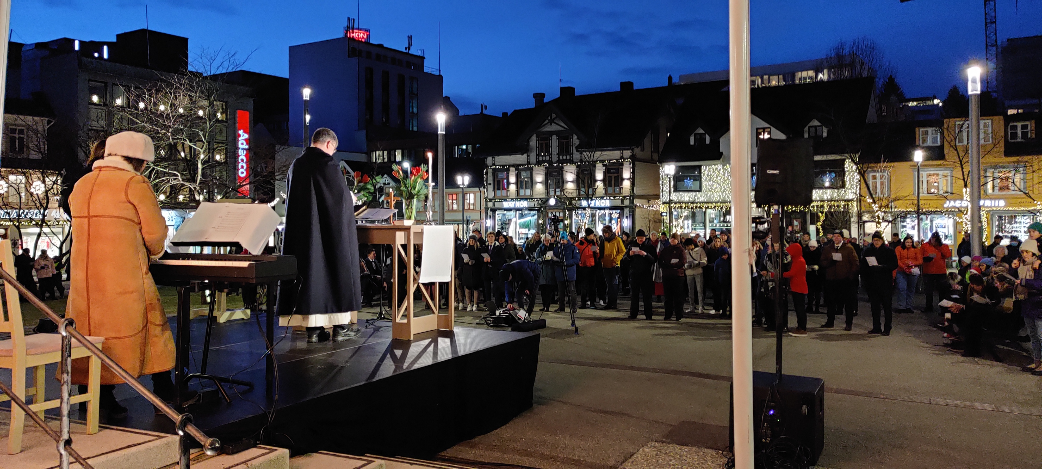 Den norske kirke i Tromsø hadde gudstjeneste utendørs på julaften.