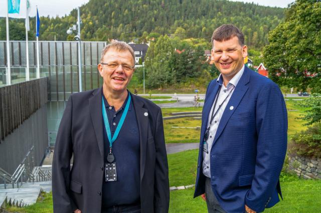 Prosjektleder Tommy Hvidsten (til venstre) og rektor Eirik Hågensen i Fagskolen Viken.