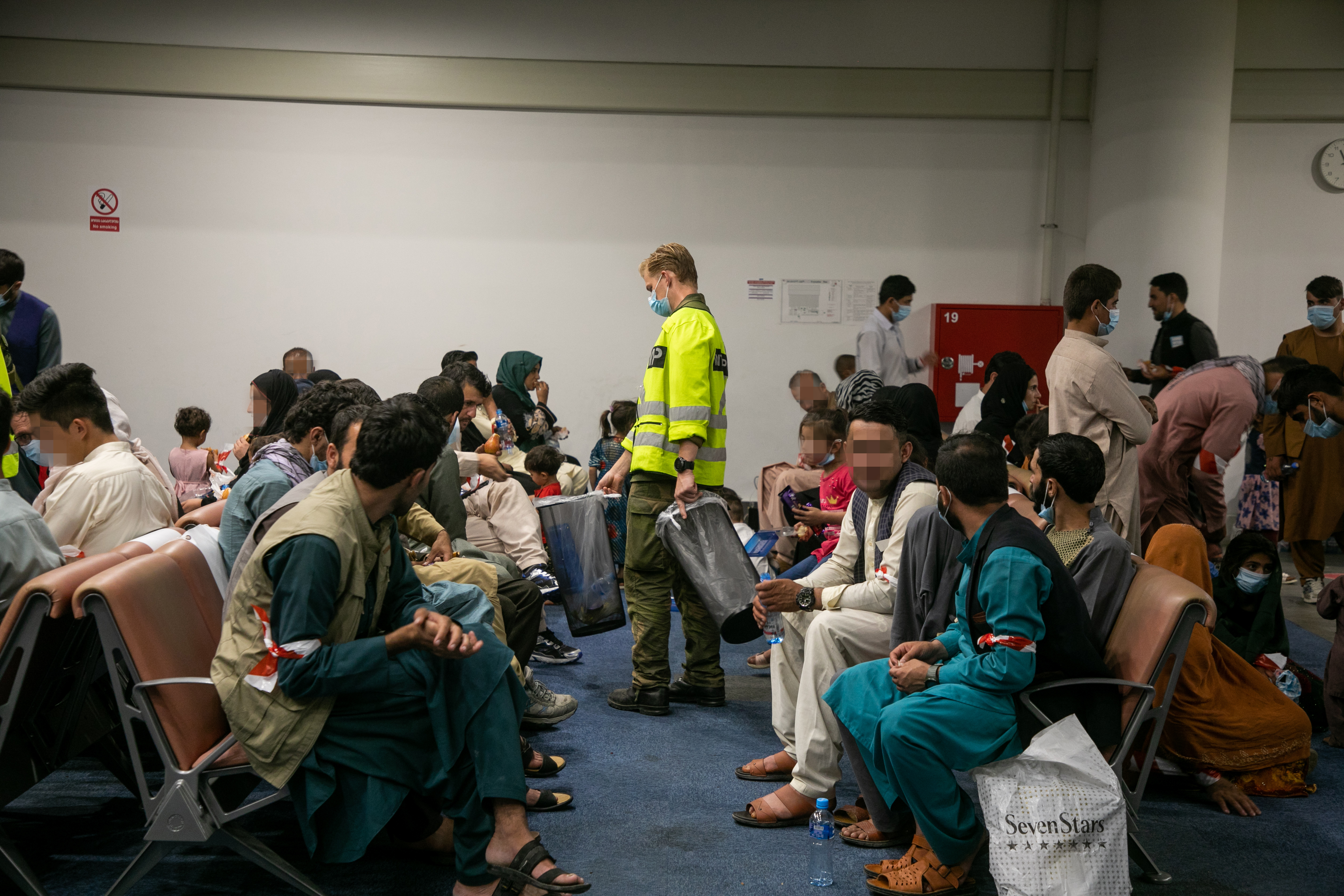 Soldater fra Brig Nord er på Tblisi Internasjonale flyplass og bistår iarbeidet med evakueringen av sivile ut av Kabul i Afghanistan.