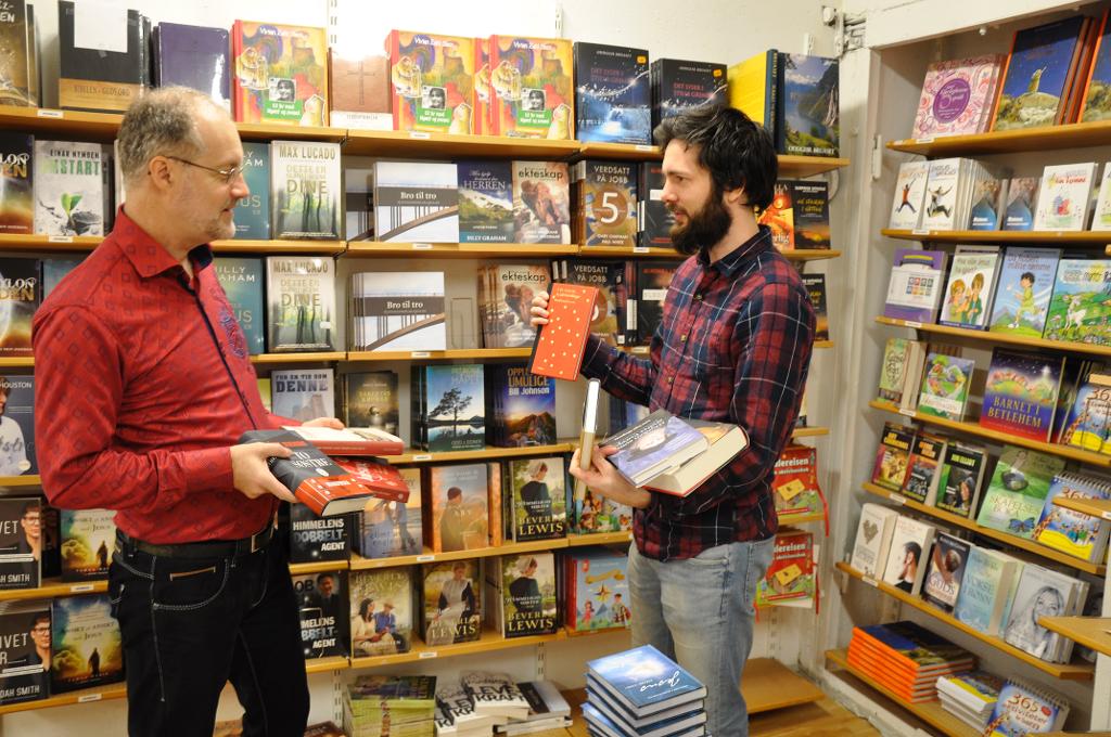 Kristen bokhandel: Når Arvid Larsen (t.v.) og Bernt Sørbø i Vivo i Oslo gjør opp status etter årets juleboksalg, er det ingen store overraskelser.