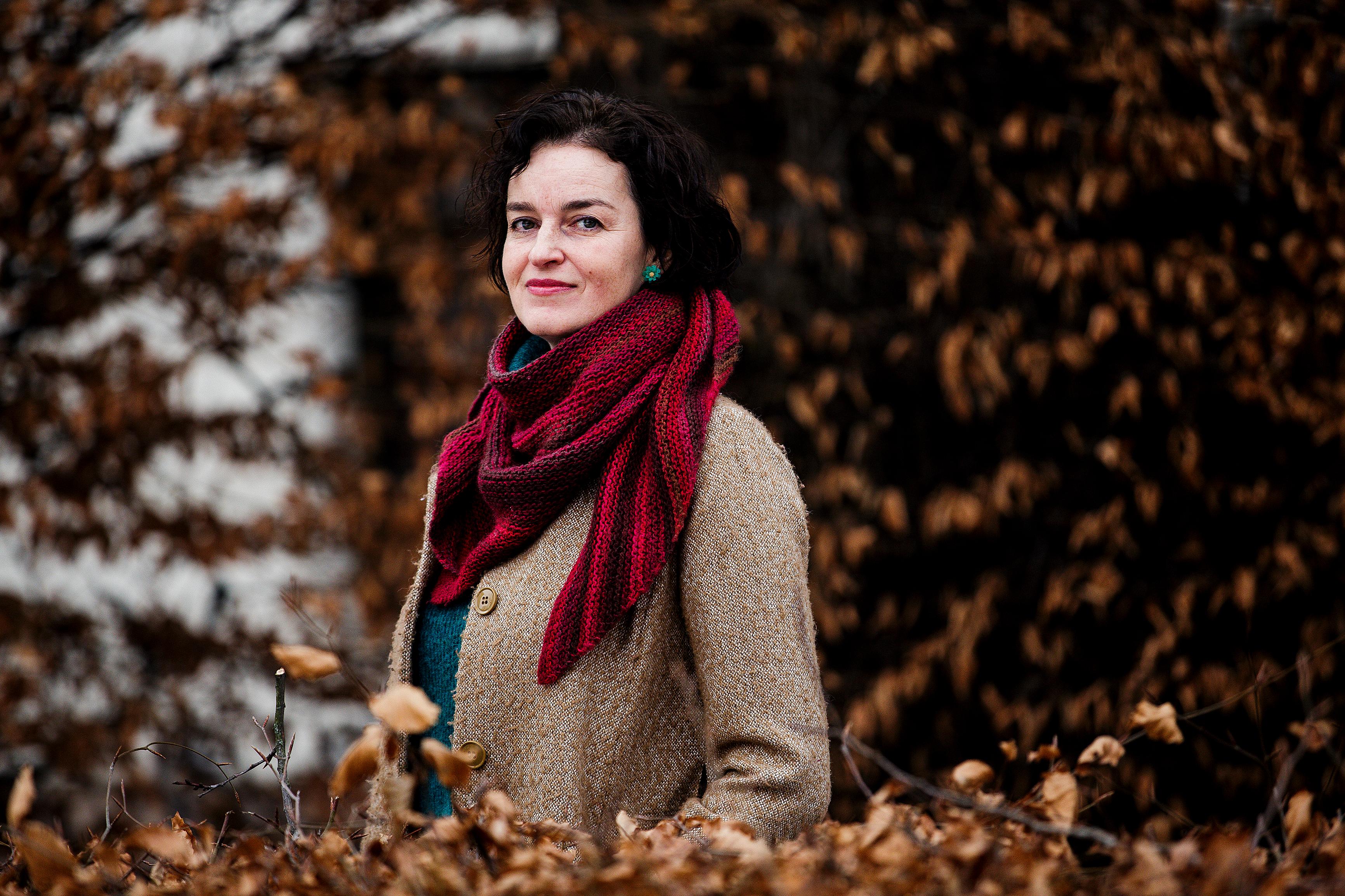 Forfatter Laura Djupvik har skrevet boken "Hjarte er ingen logrande hund" fotografert ved Juridisk Fakultet.