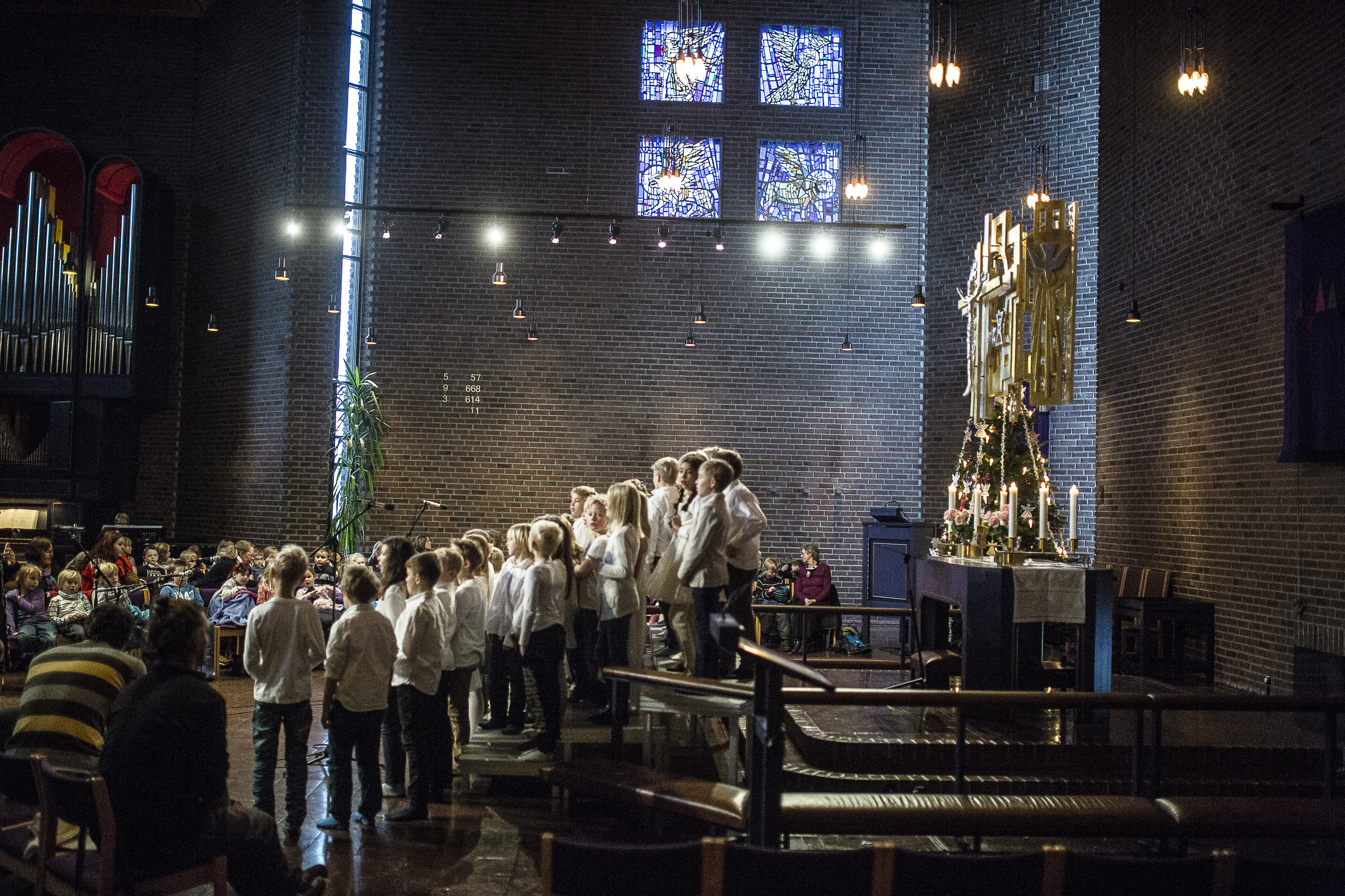 julegudstjeneste i østenstad kirke med arnestad skole desember 18. desember 2014. skole kirke