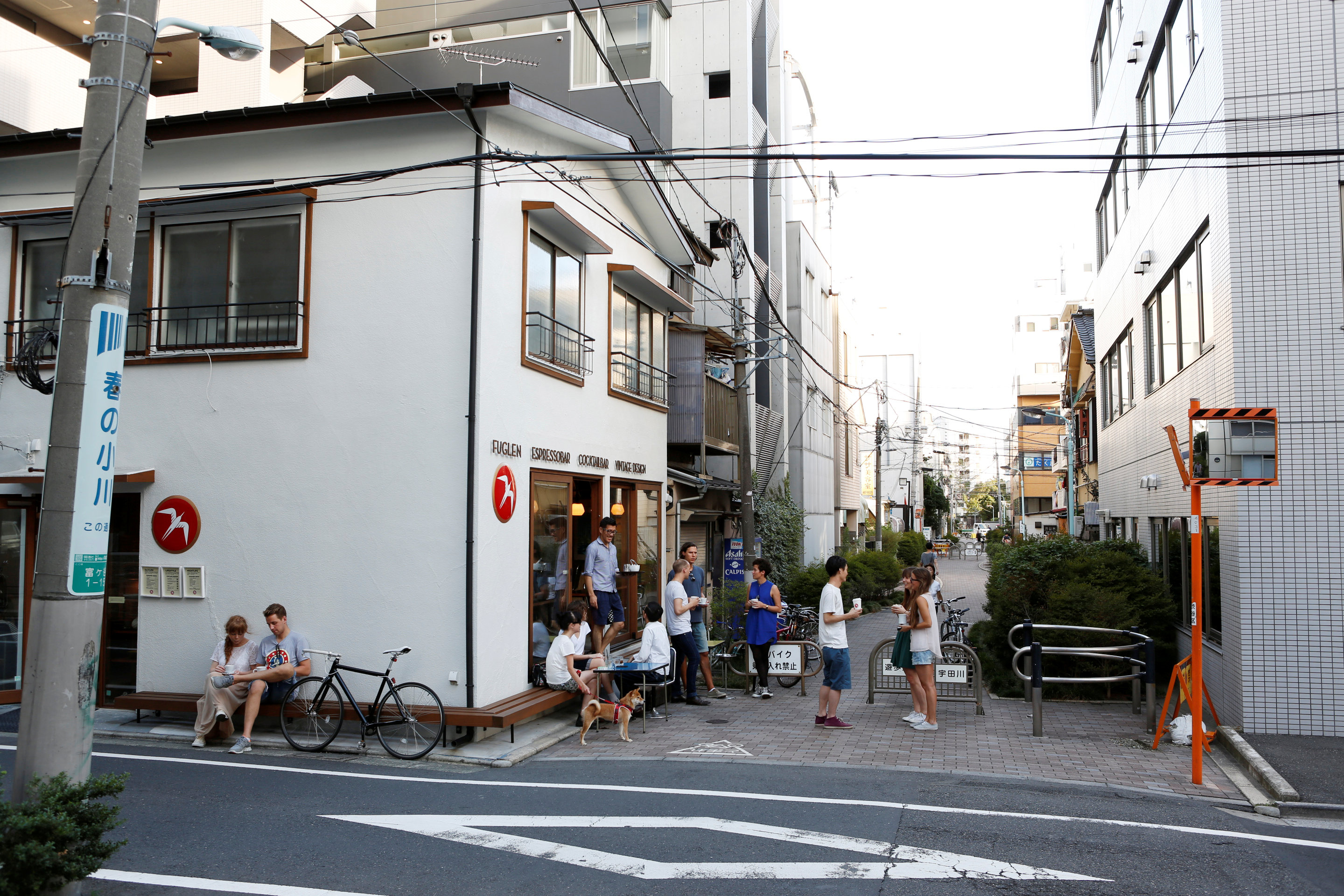 Fuglen i Tokyo, som åpnet i 2012, har blitt  et populært samlingssted i bydelen Shibuya. Omsetningen øker år for år. FOTO: BRUTUS COFFEE