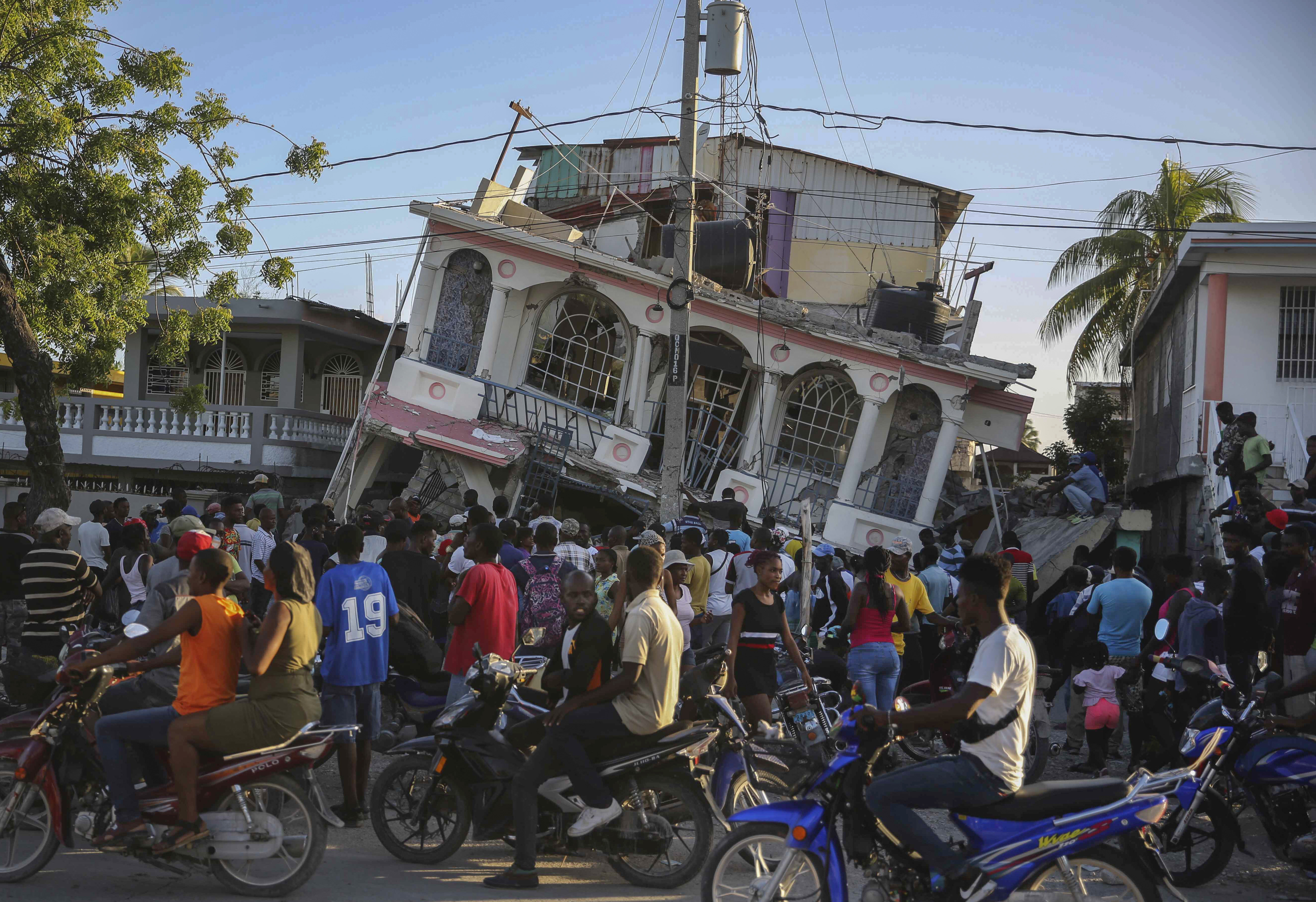 Minst 724 døde etter jordskjelv i Haiti