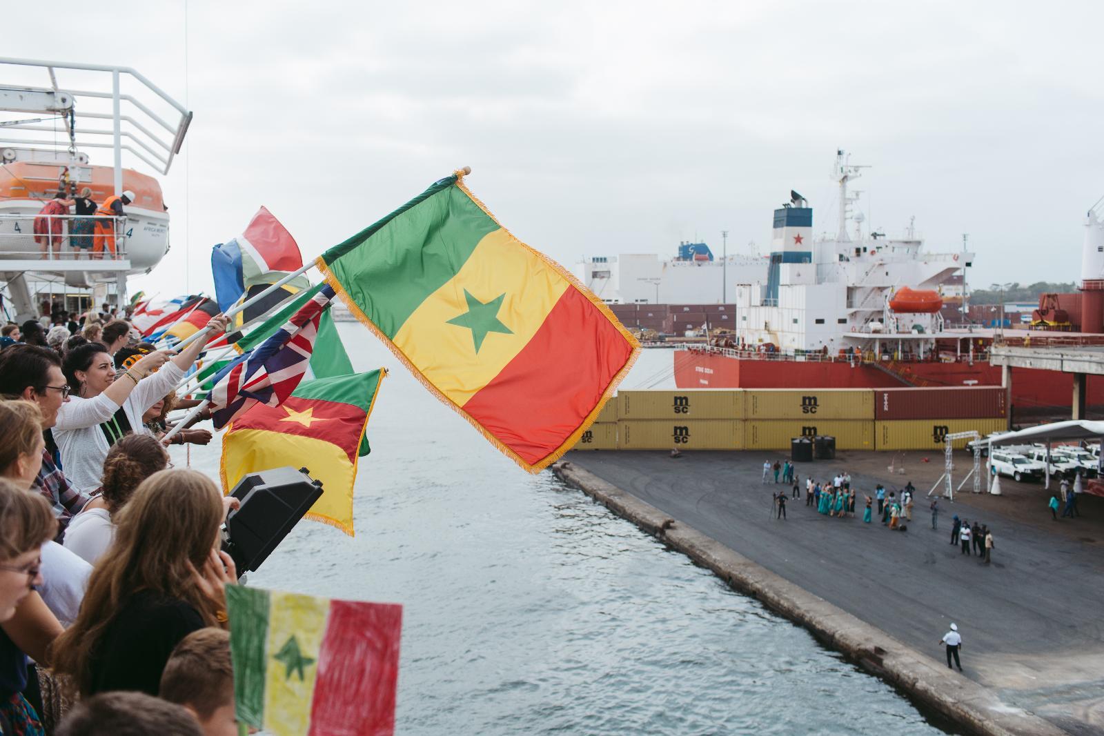 För tillfället avråder svenska UD från icke nödvändiga resor till Senegal. På bilden ankommer fartyget Africa Mercy till hamnen i Dakar (2019).