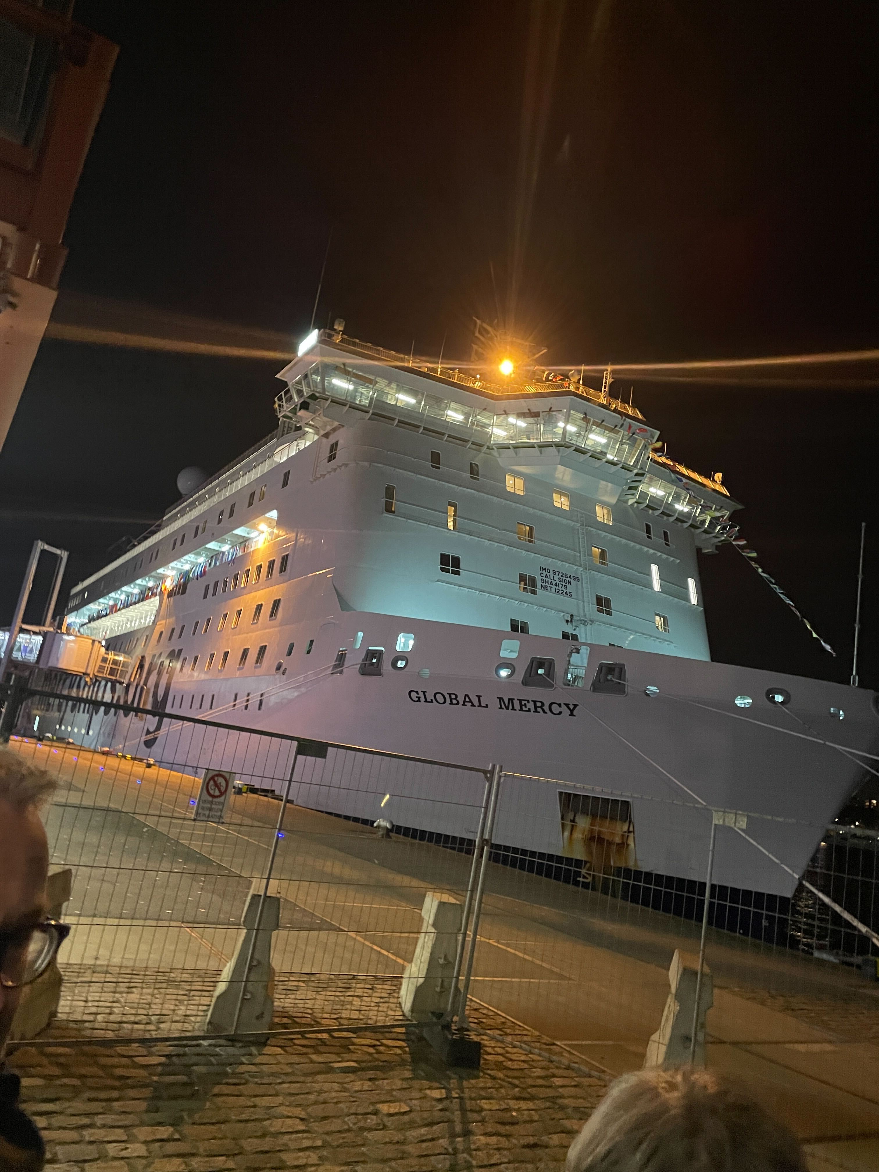 Mercy Ships nya sjukhusfartyg Global Mercy håller på att färdigställas i Rotterdam.