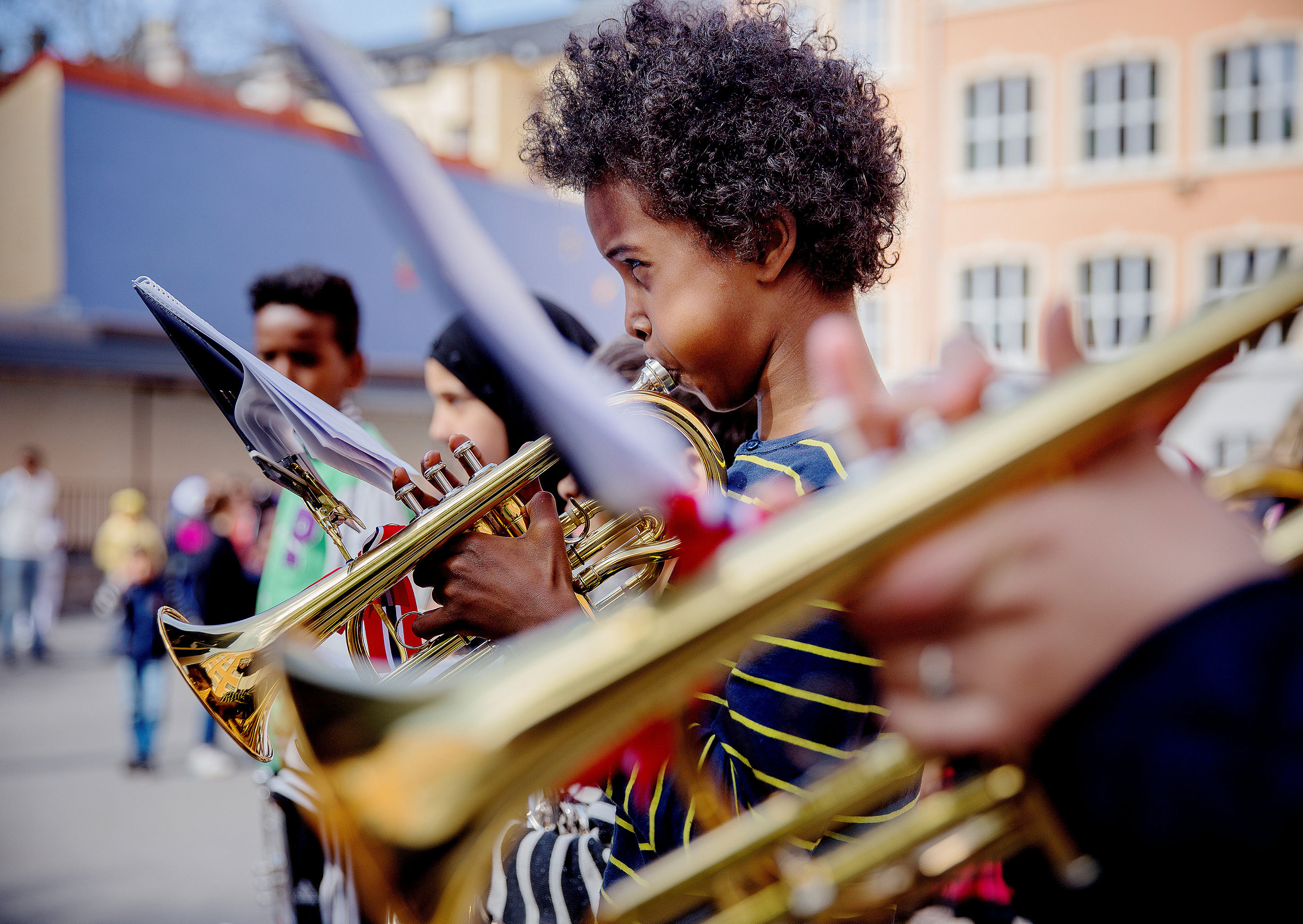 Feirer nasjonaldag: Femteklassingen Younis er en av de mange barna på Tøyen skole som nå har fått et korpstilbud, takket være Oslo musikk og kulturskole.