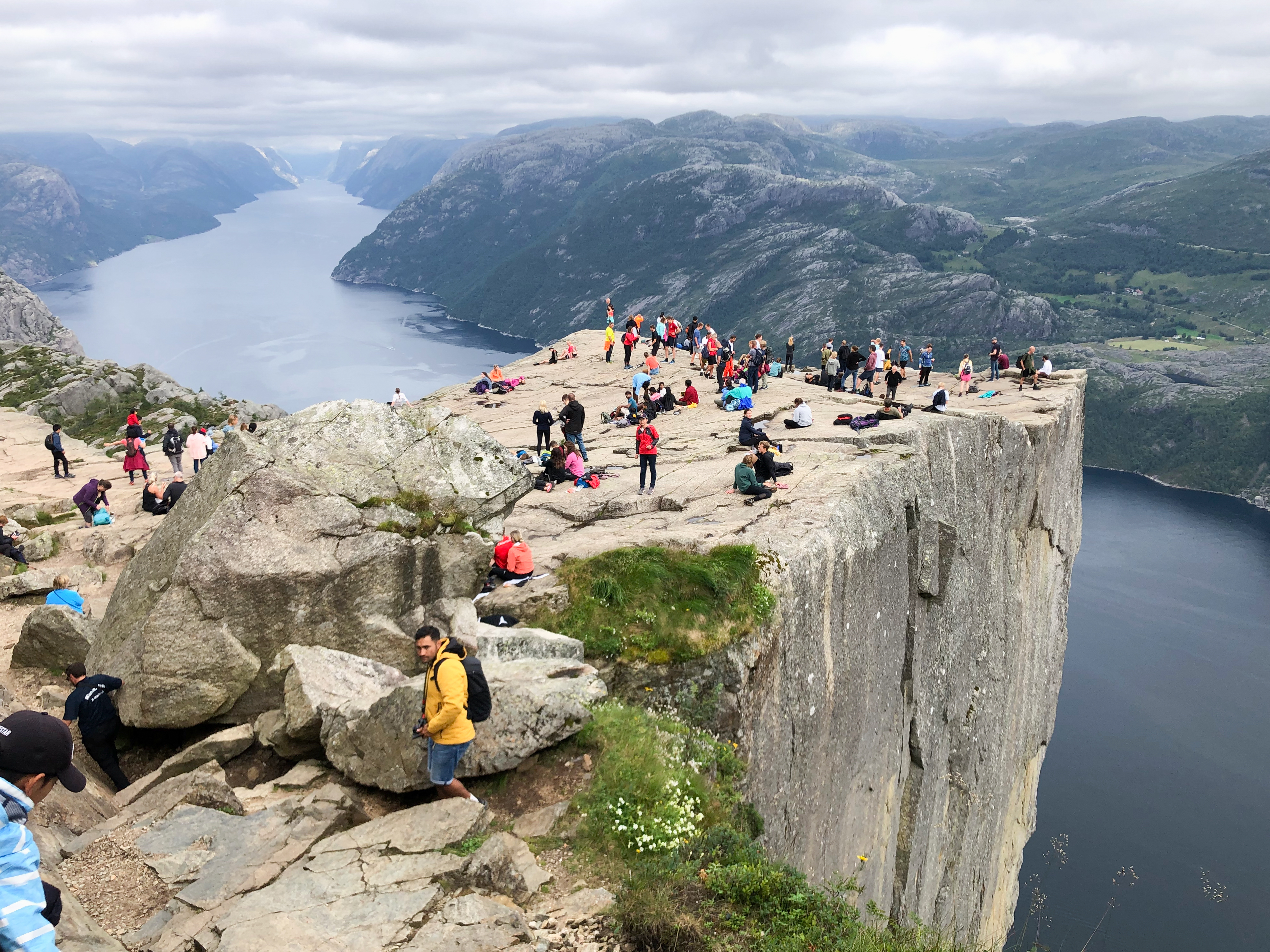 Upplev Norges svindlande höjder – åk till Preikestolen