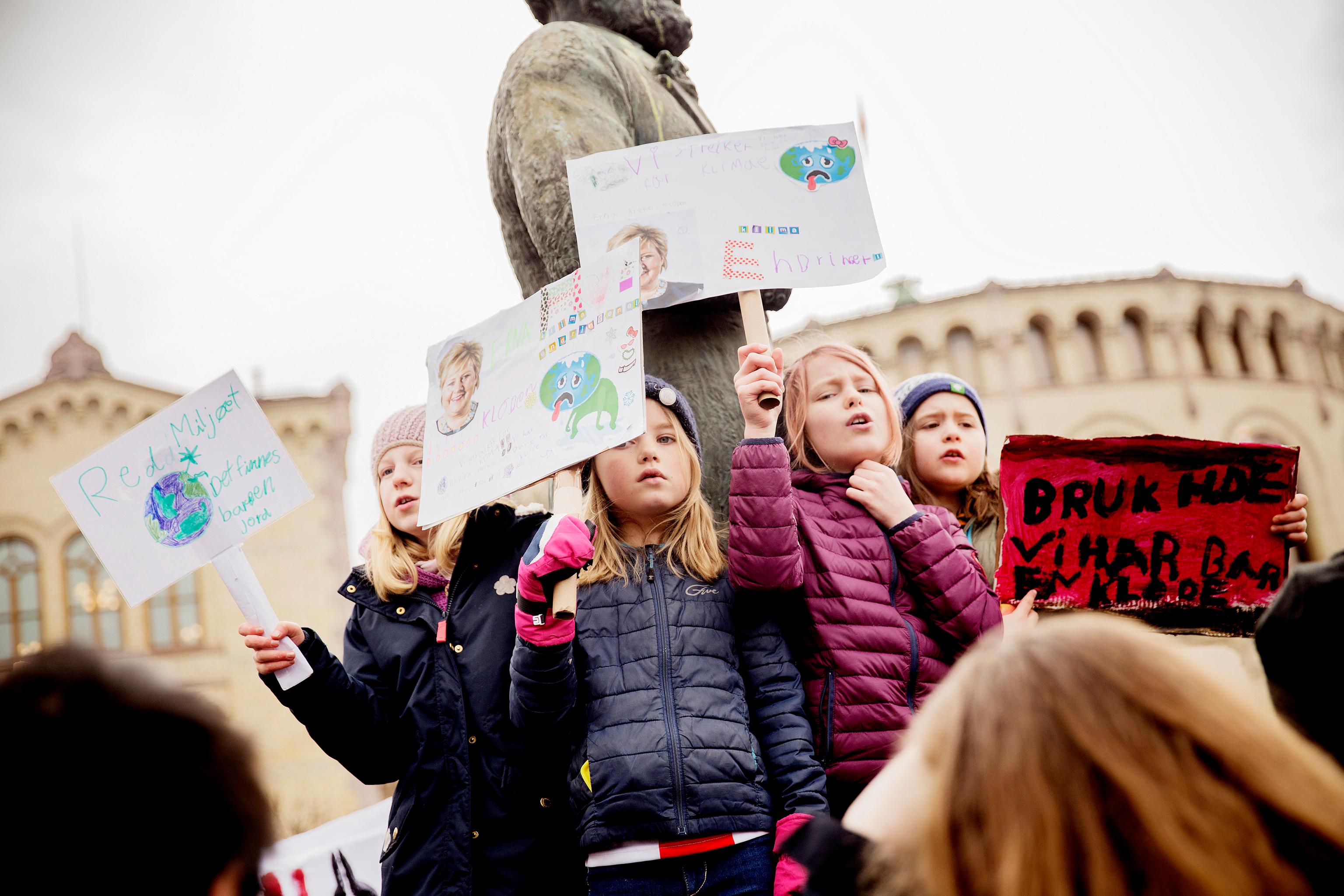 Luca, Marte, Marte og Mille fra 3.trinn på Vålerenga. 
De hadde vært på skolen først og hatt leseprøve, så dro de på klimastreik. 

Foto: Hilde Unosen 