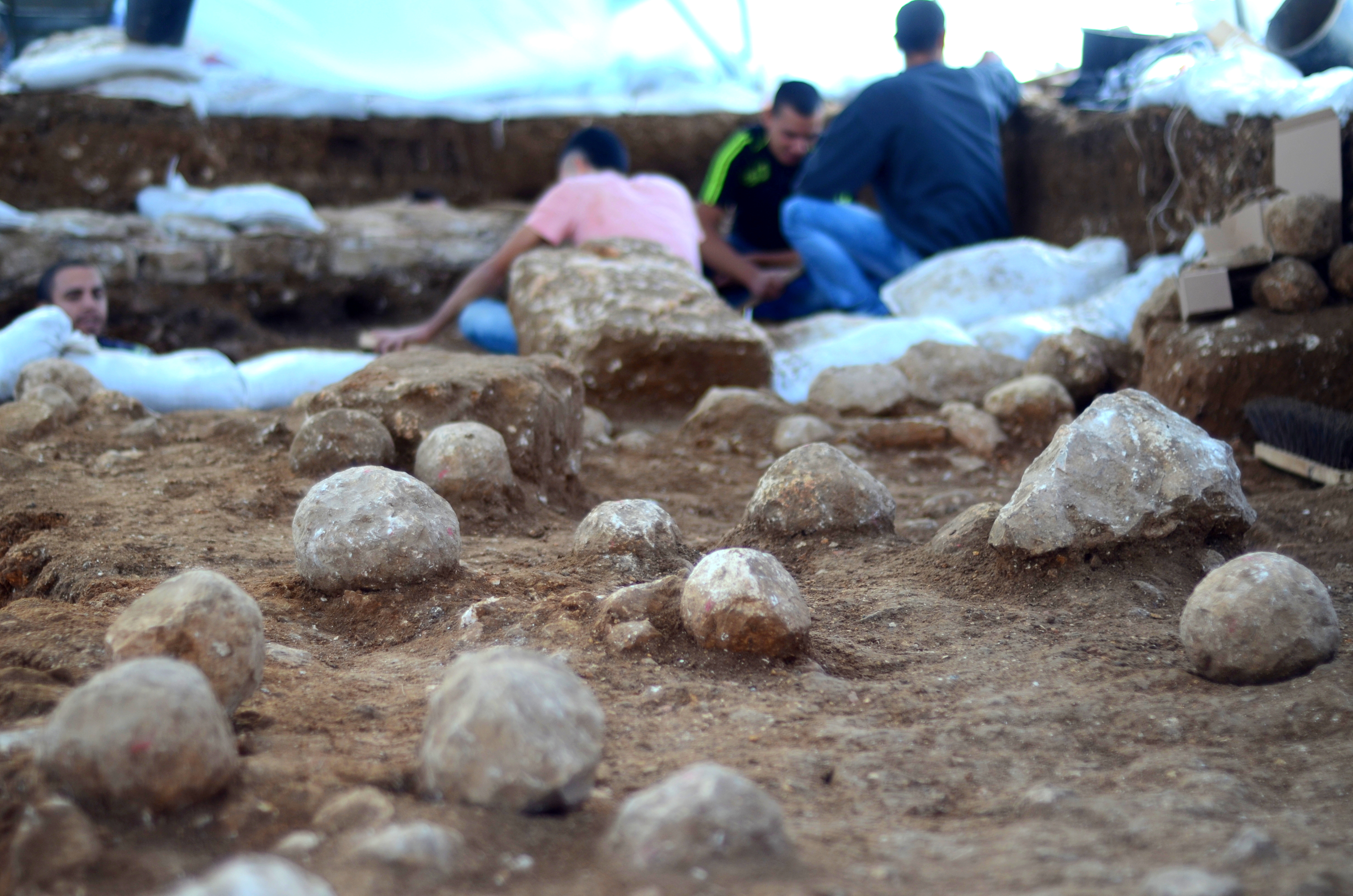 Utgrävningsplatsen i centrala Jerusalem där man hittat ballist-stenar och andra projektiler som romarna använde i sin belägring av Jerusalem år 70 e Kr.