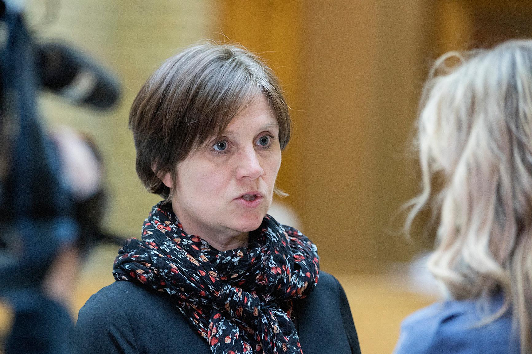 Oslo  20180130.
Kjersti Toppe (Sp) i vandrehallen da Helseminister Bent Høie (H) tirsdag i Stortinget talte om informasjonssikkerhet i Helse sør-øst.
Foto: Gorm Kallestad / NTB scanpix