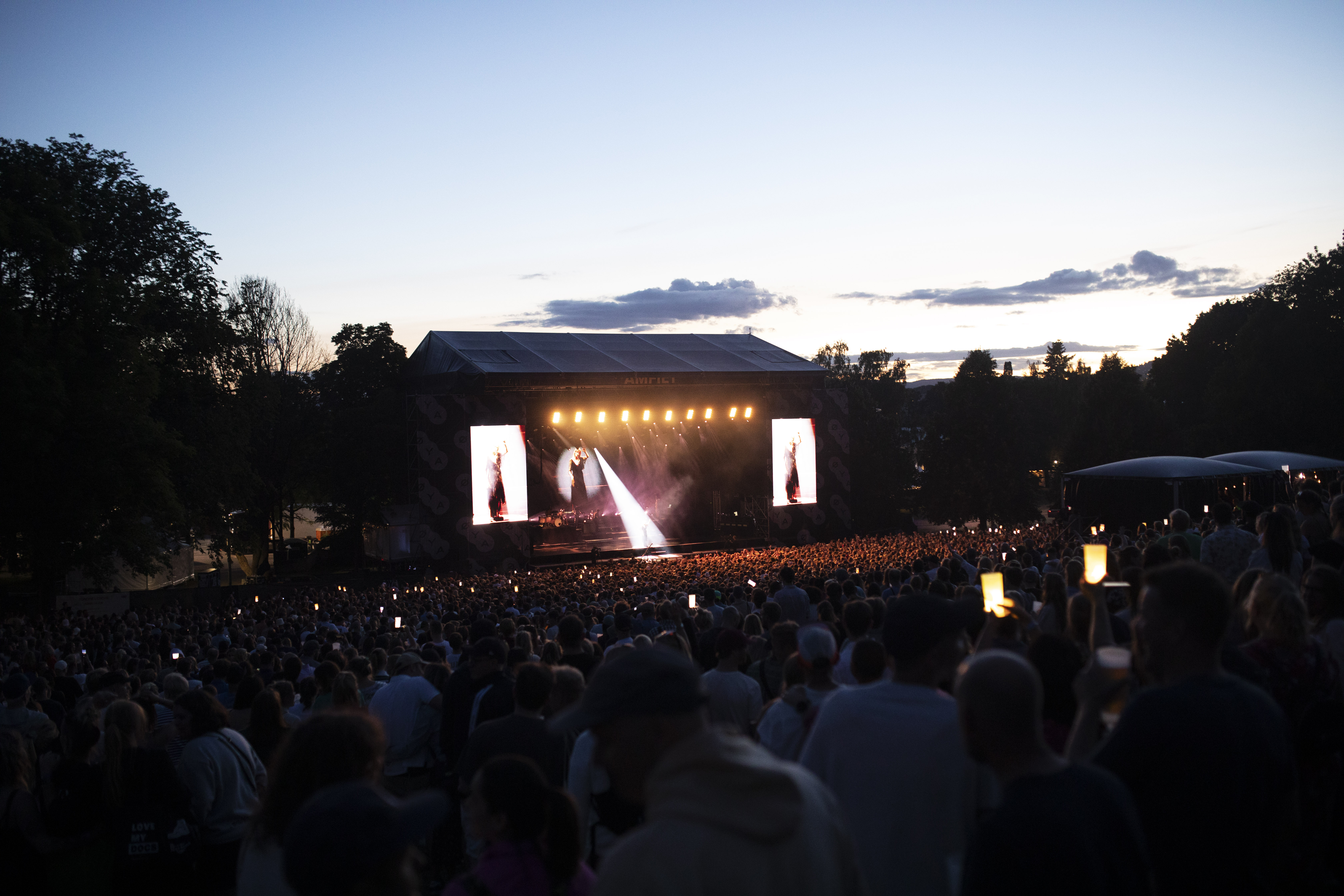 Florence + the Machine, full av energi på Amfiet.