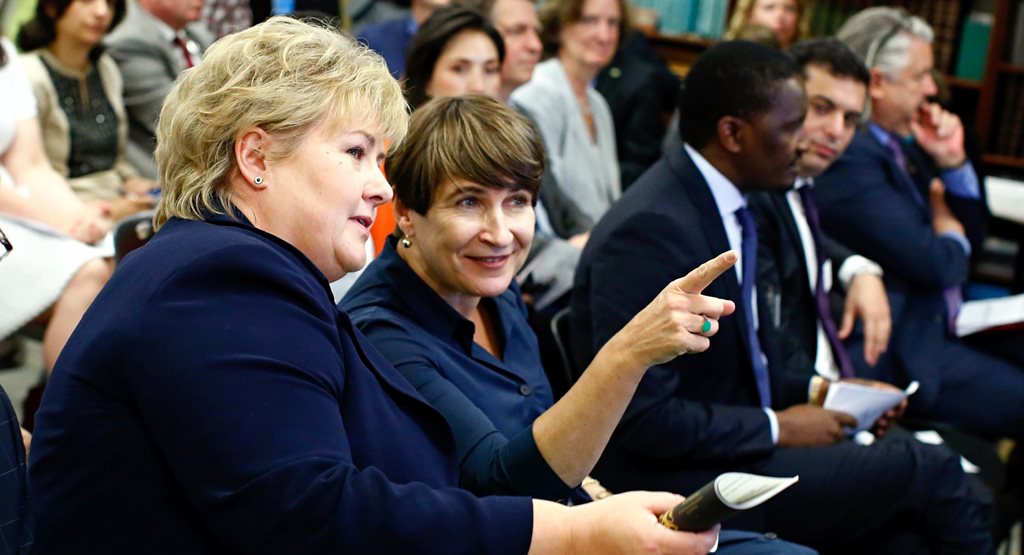 Utviklingsminister Lilianne Ploumen står i spissen for dagens konferanse. Her med Erna Solberg. 