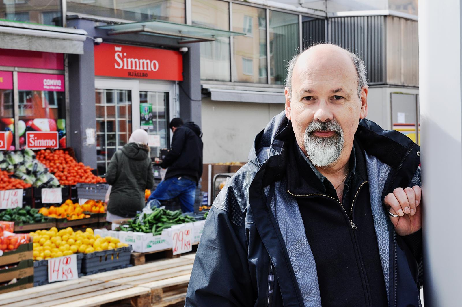 Emanuel Furbacken är verksamhetsledare för ekumenik och religionsdialog i Hjällbokyrkan och Angereds församling. Han tror inte att forskaren Peter Esaiassons slutsatser om ett slumrande föreningsliv stämmer.