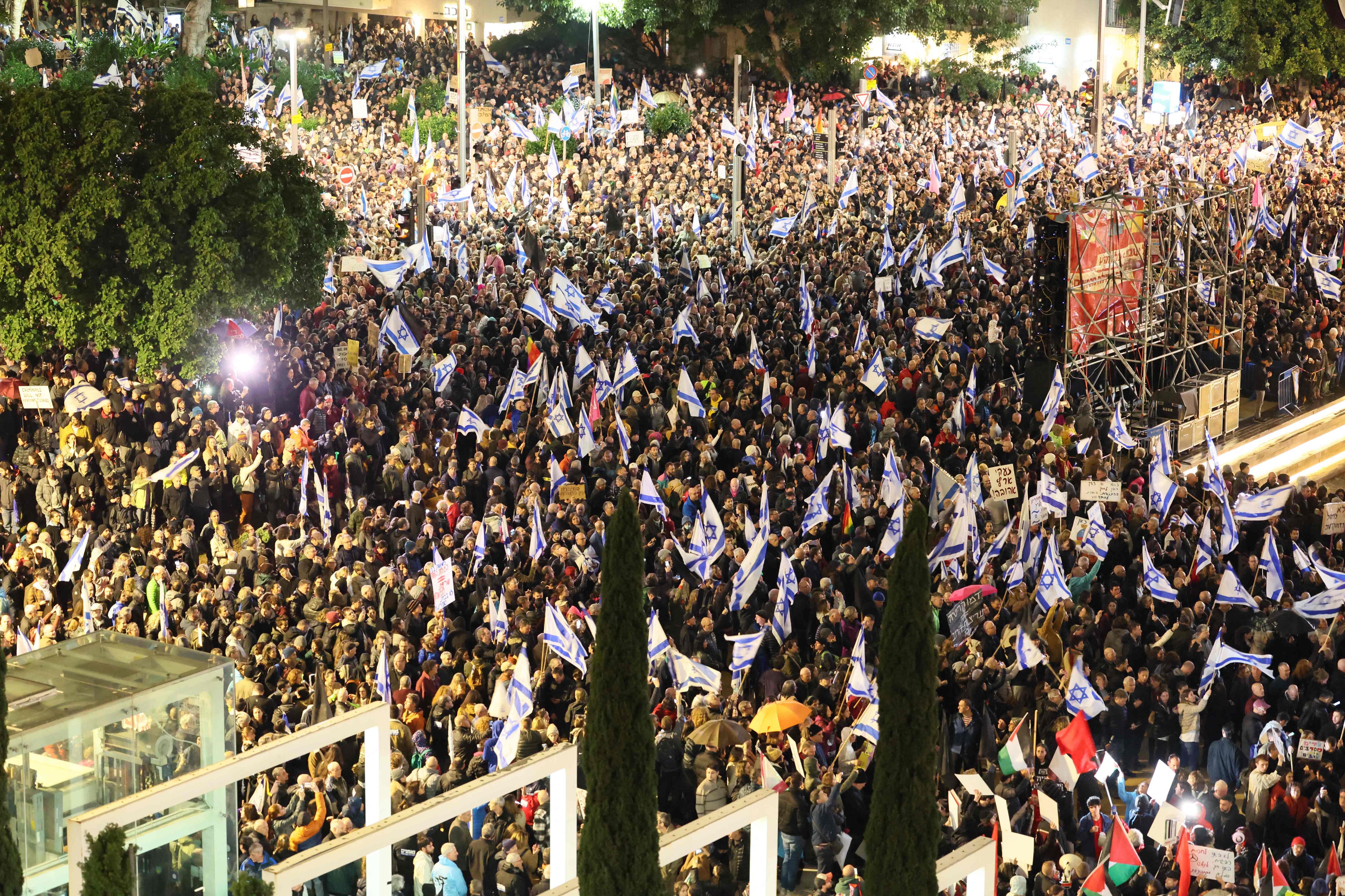 Rundt 80.000 mennesker deltok i demonstrasjonen i Tel Aviv lørdag, ifølge israelske medier.