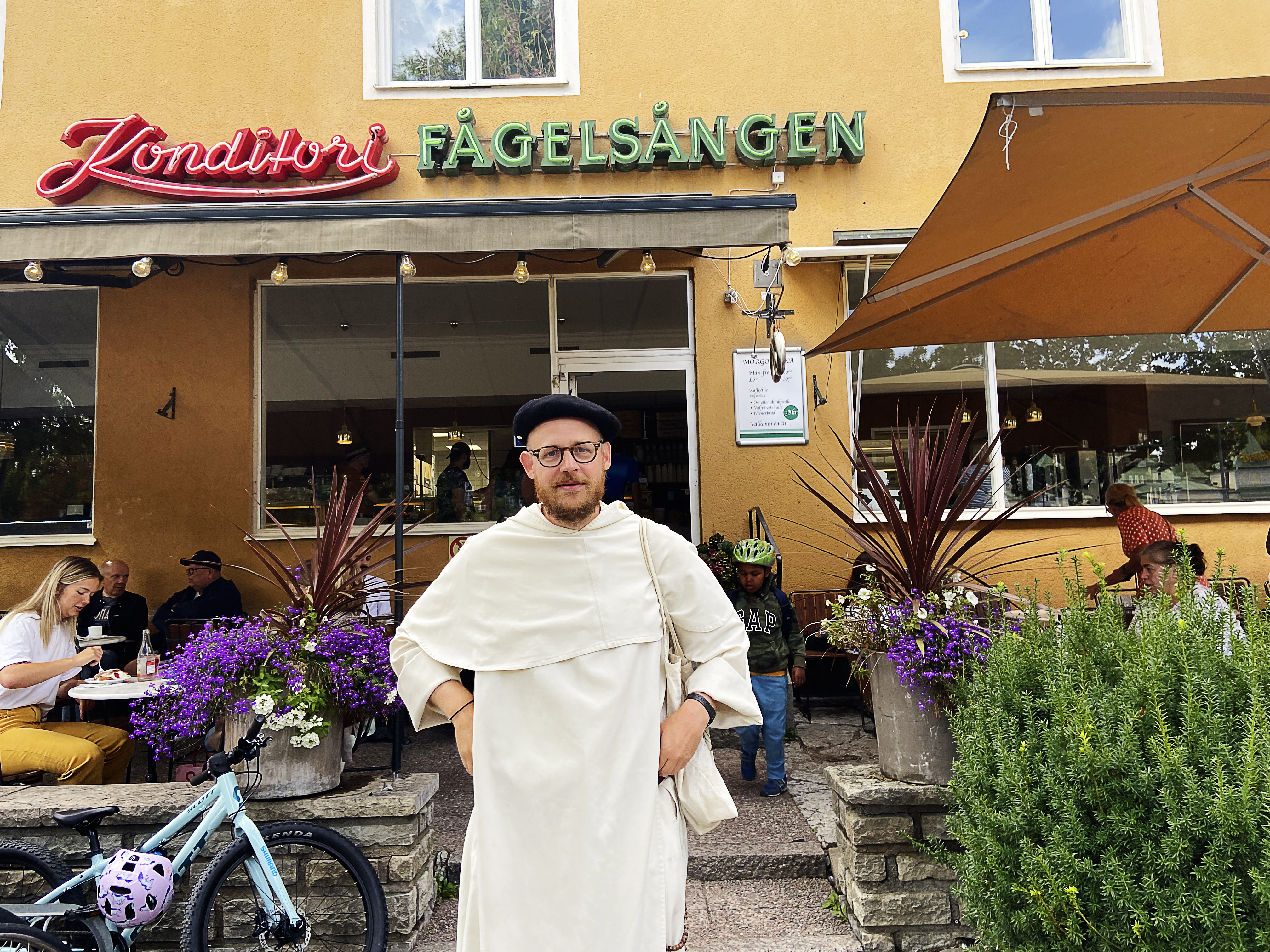 Filip Maria OP är munk i couvent du Saint-Nom-de-Jesus i Lyon, Frankrike.