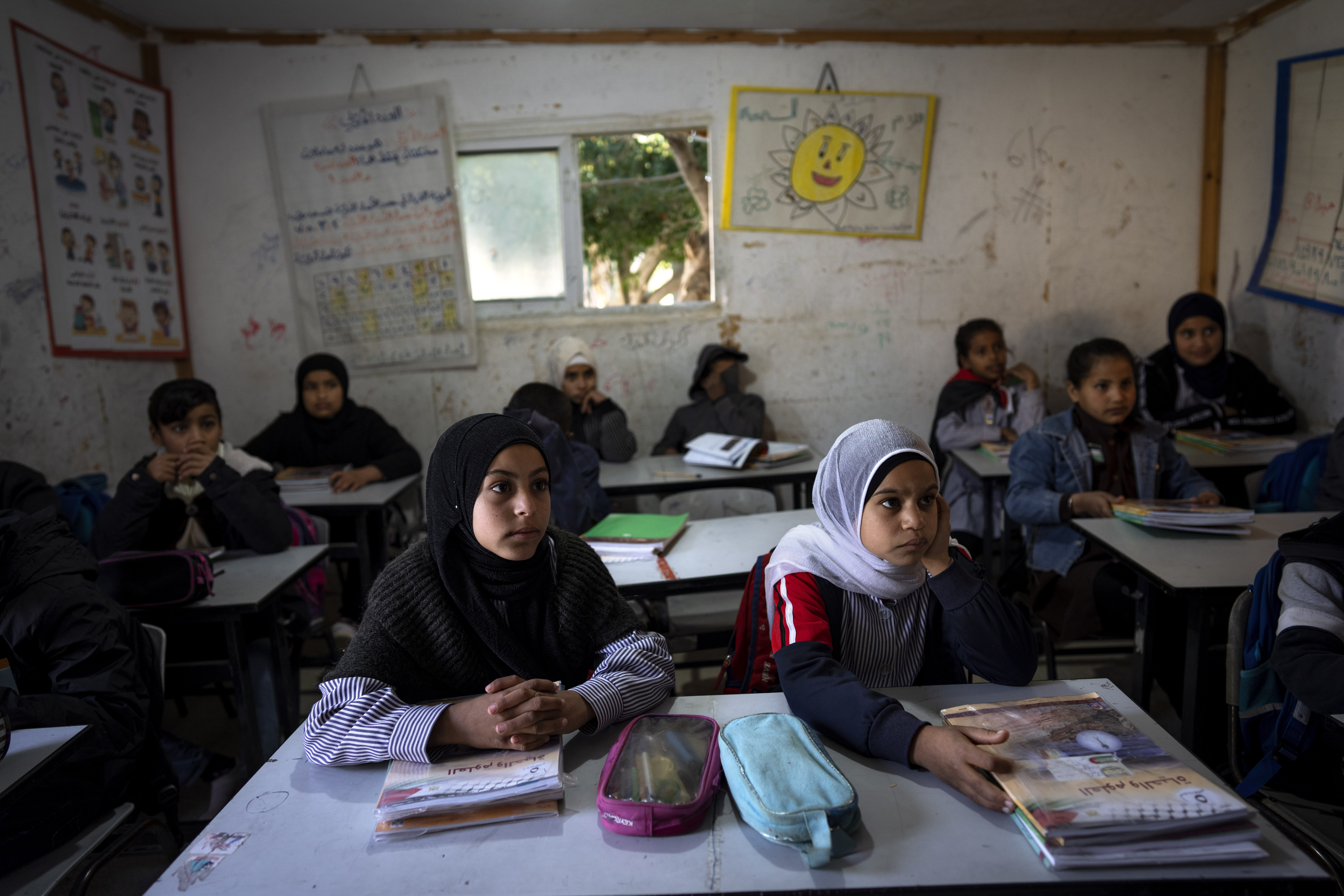 Norge har vært med på å finansiere skolen i beduinlandsbyen Khan al-Ahmar, som Israel truer med å jevne med jorda. Foto: AP / NTB