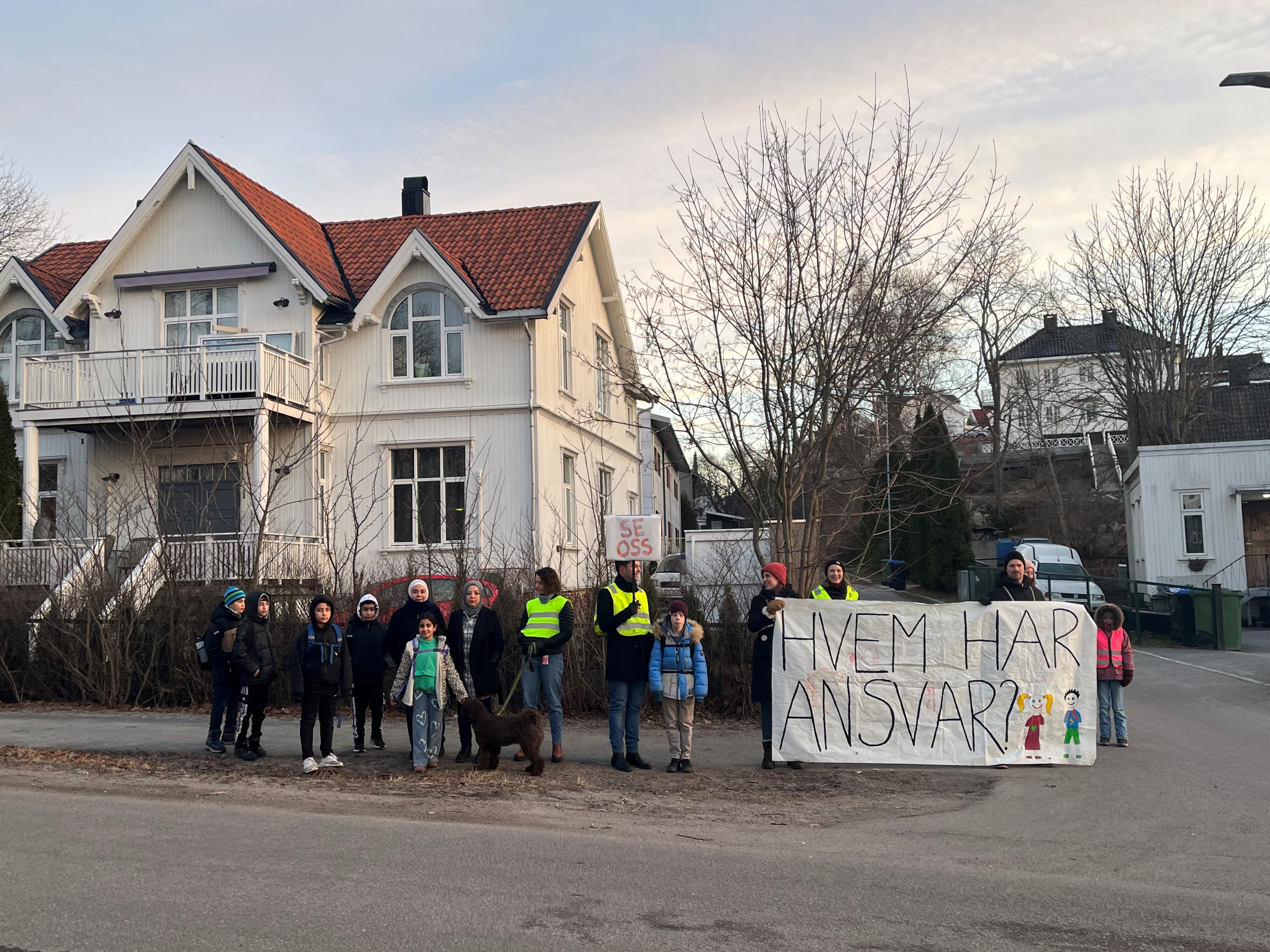 – Vi må minne folk på at vi ønsker en tryggere skolevei for skolebarna våre, sier Linda Skarpås i FAU ved Trara.